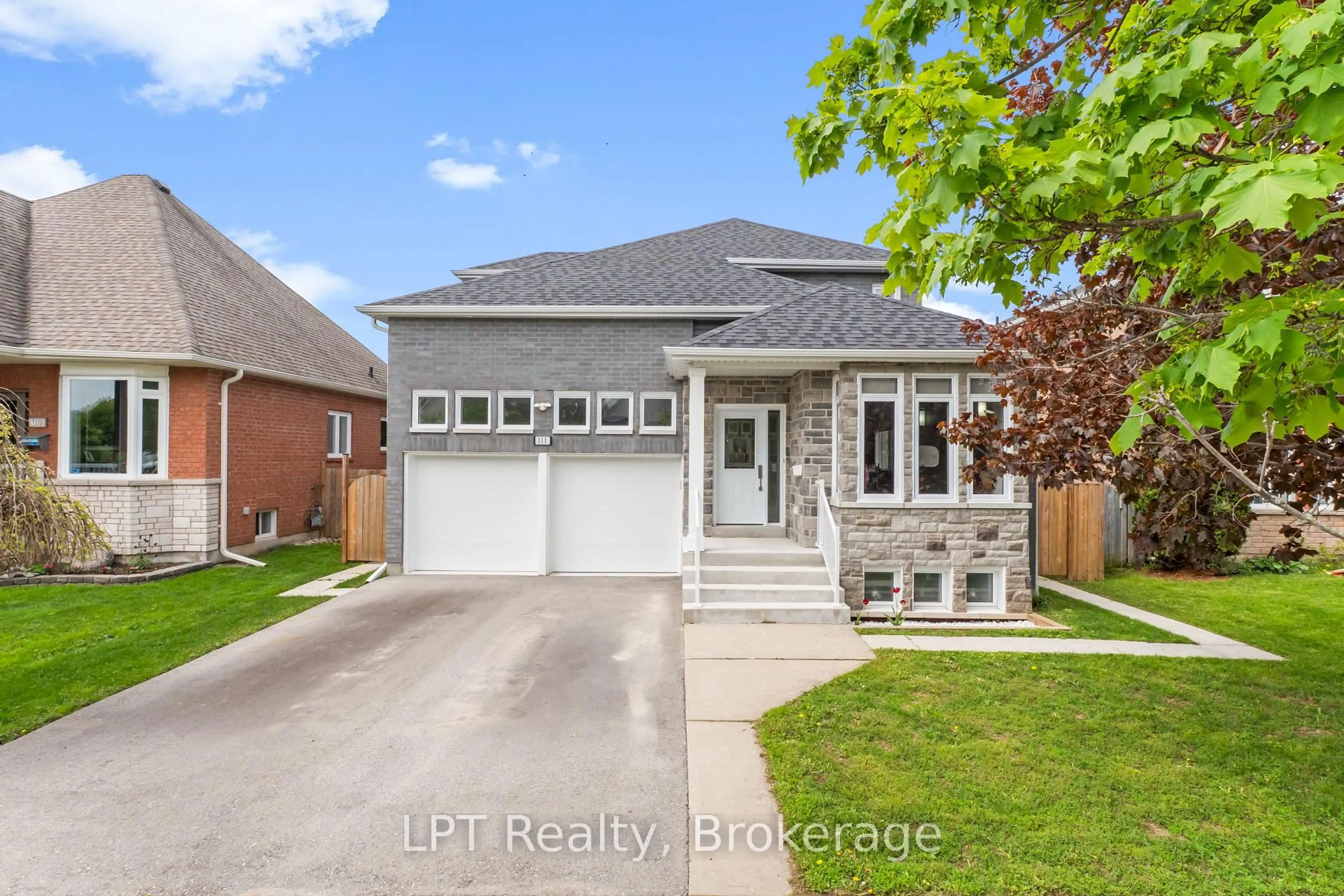 Home with brick exterior material, street for 111 Bayview Ave, Georgina Ontario L4P 3Z3