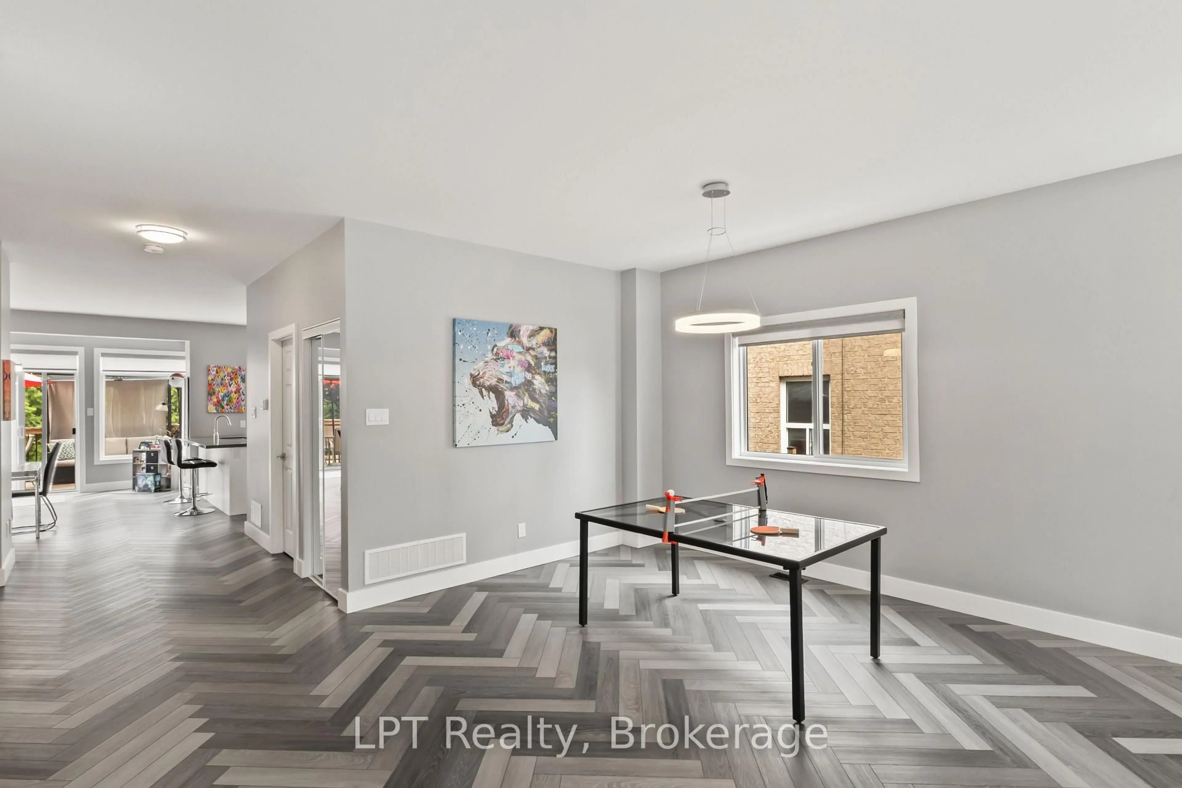 Indoor entryway for 111 Bayview Ave, Georgina Ontario L4P 3Z3