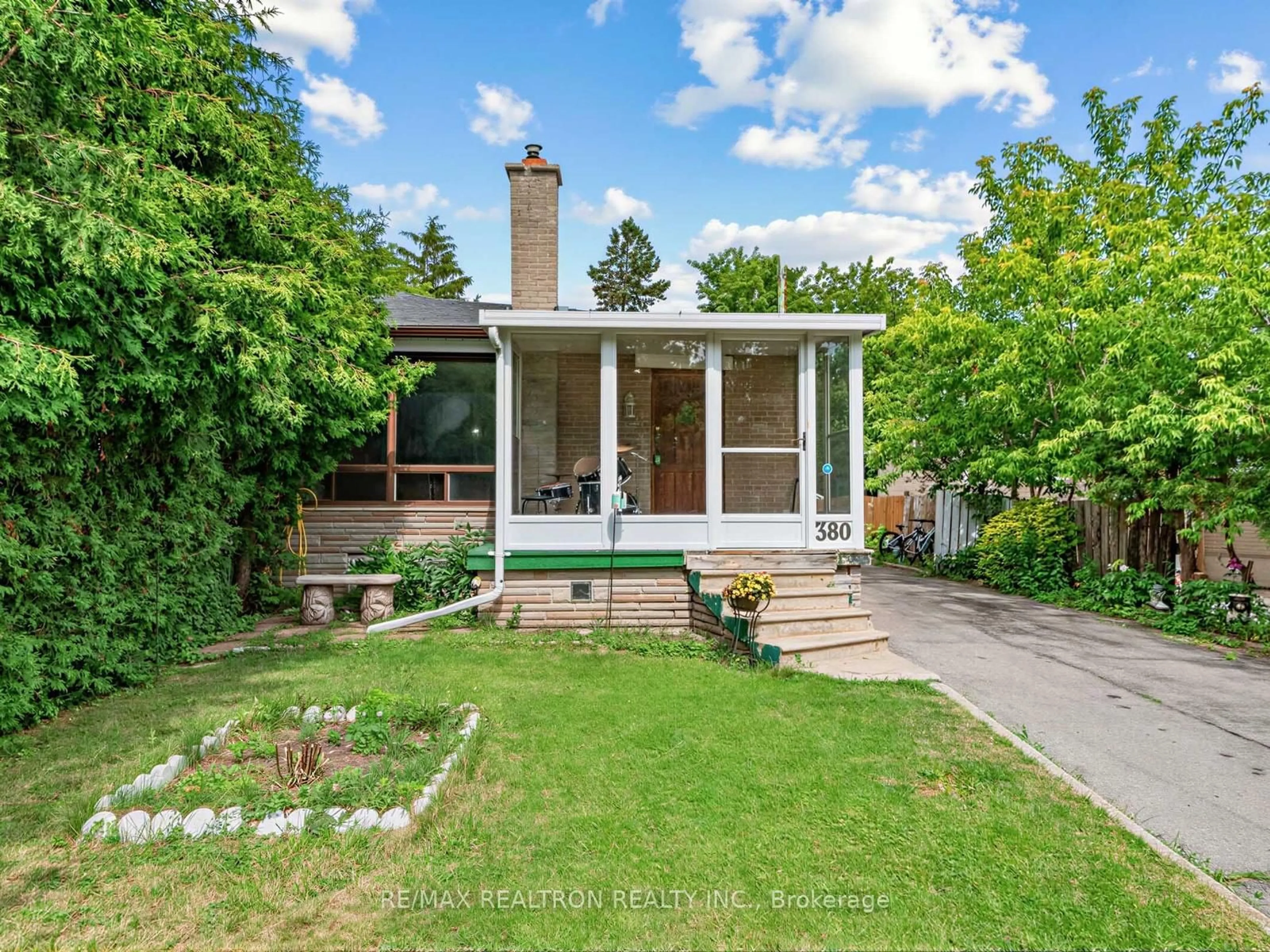 Unknown for 380 Browndale Cres, Richmond Hill Ontario L4C 3J4