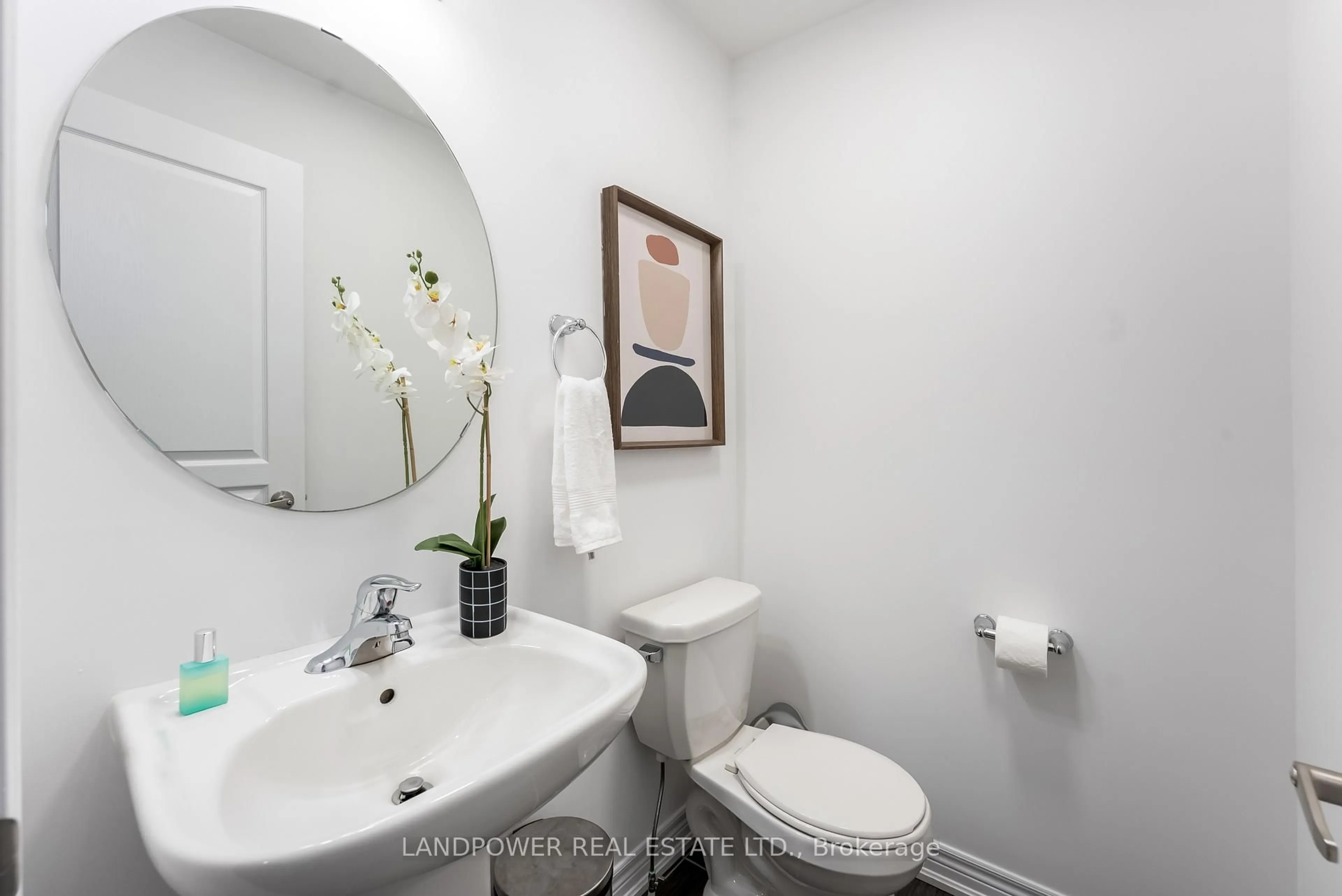 Standard bathroom, ceramic/tile floor for 11 Bellflower Lane, Richmond Hill Ontario L4E 1E7