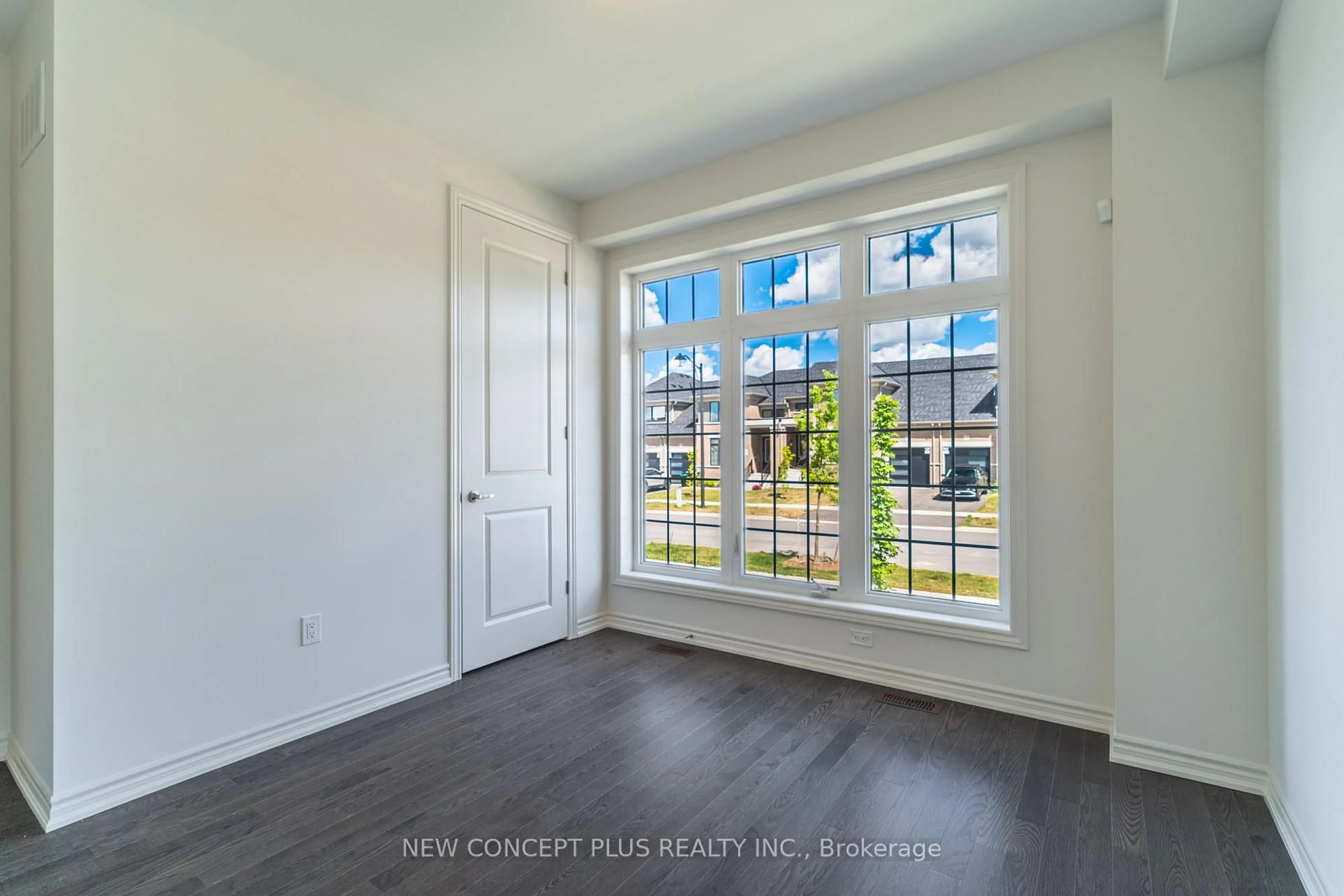 Indoor entryway for 10 Mayapple St, Adjala-Tosorontio Ontario L0G 1W0