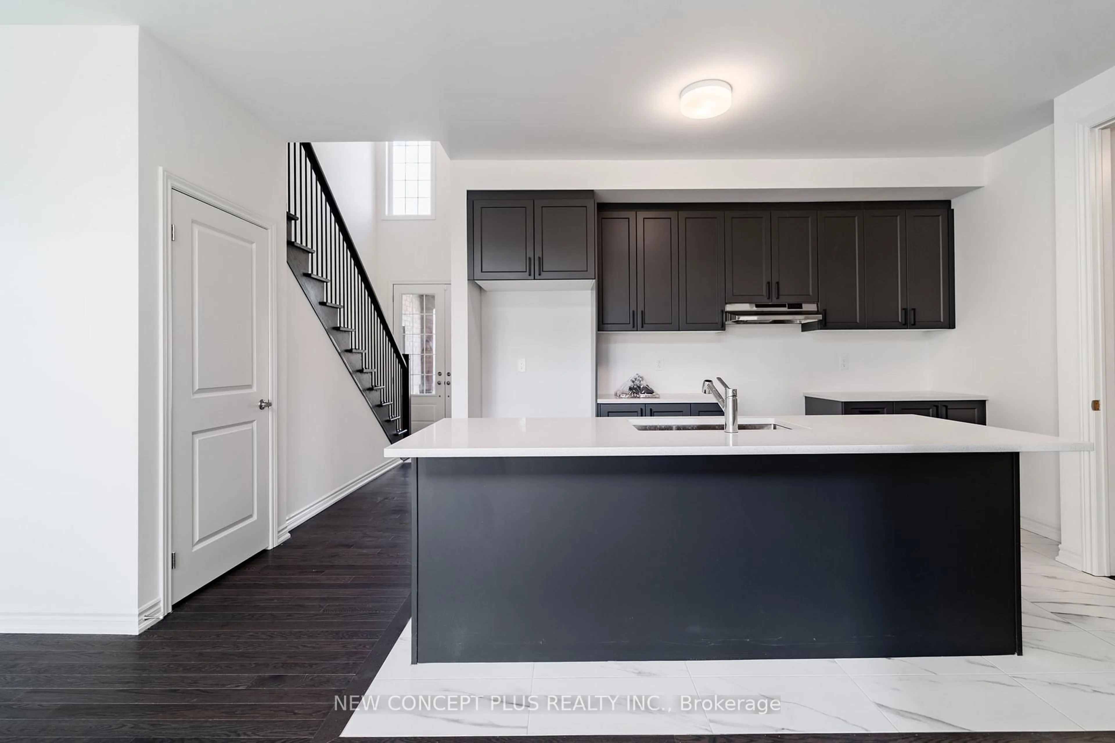 Open concept kitchen, unknown for 10 Mayapple St, Adjala-Tosorontio Ontario L0G 1W0