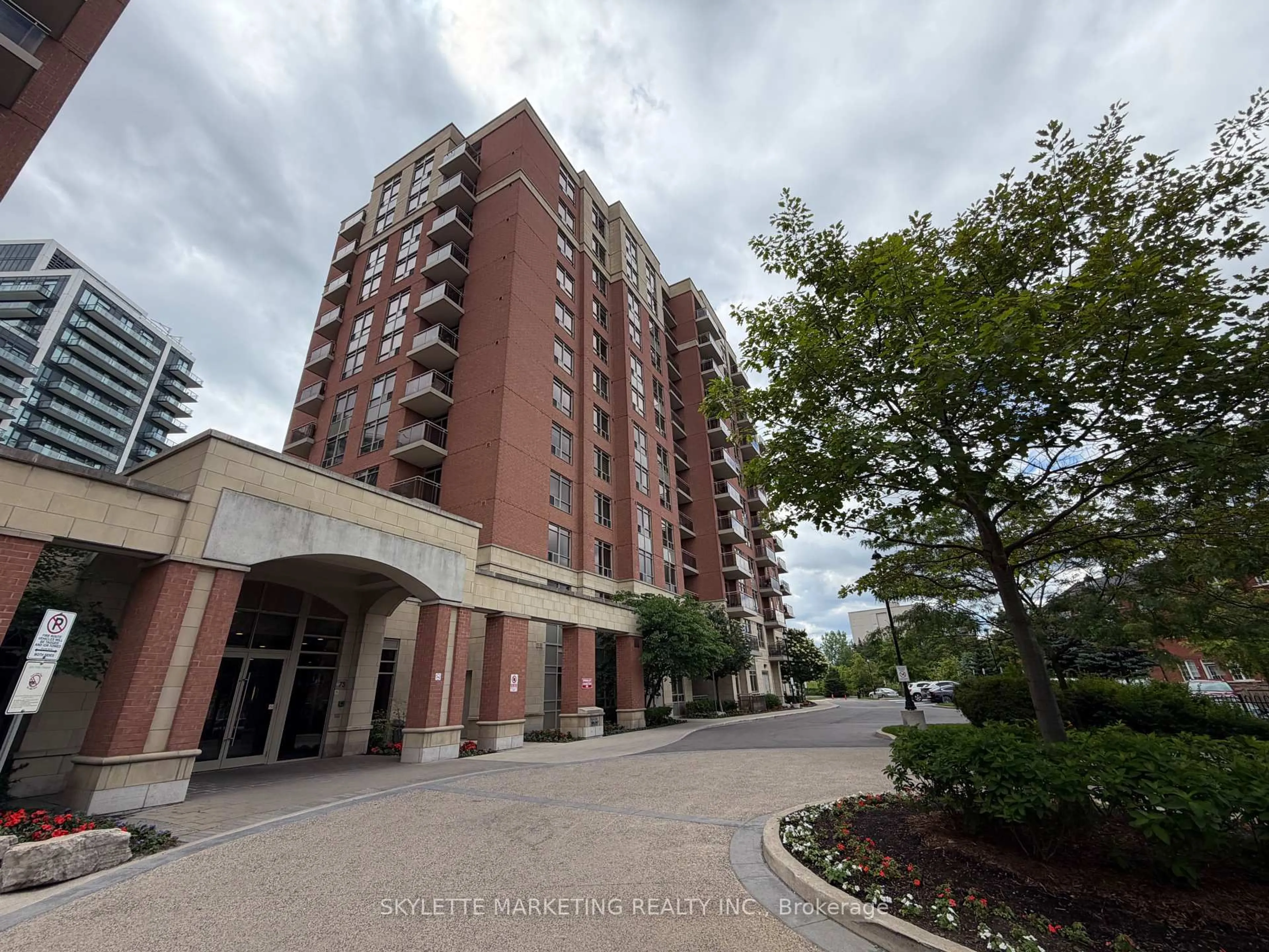 Indoor foyer for 75 King William Cres #Ph13, Richmond Hill Ontario L4B 0C1