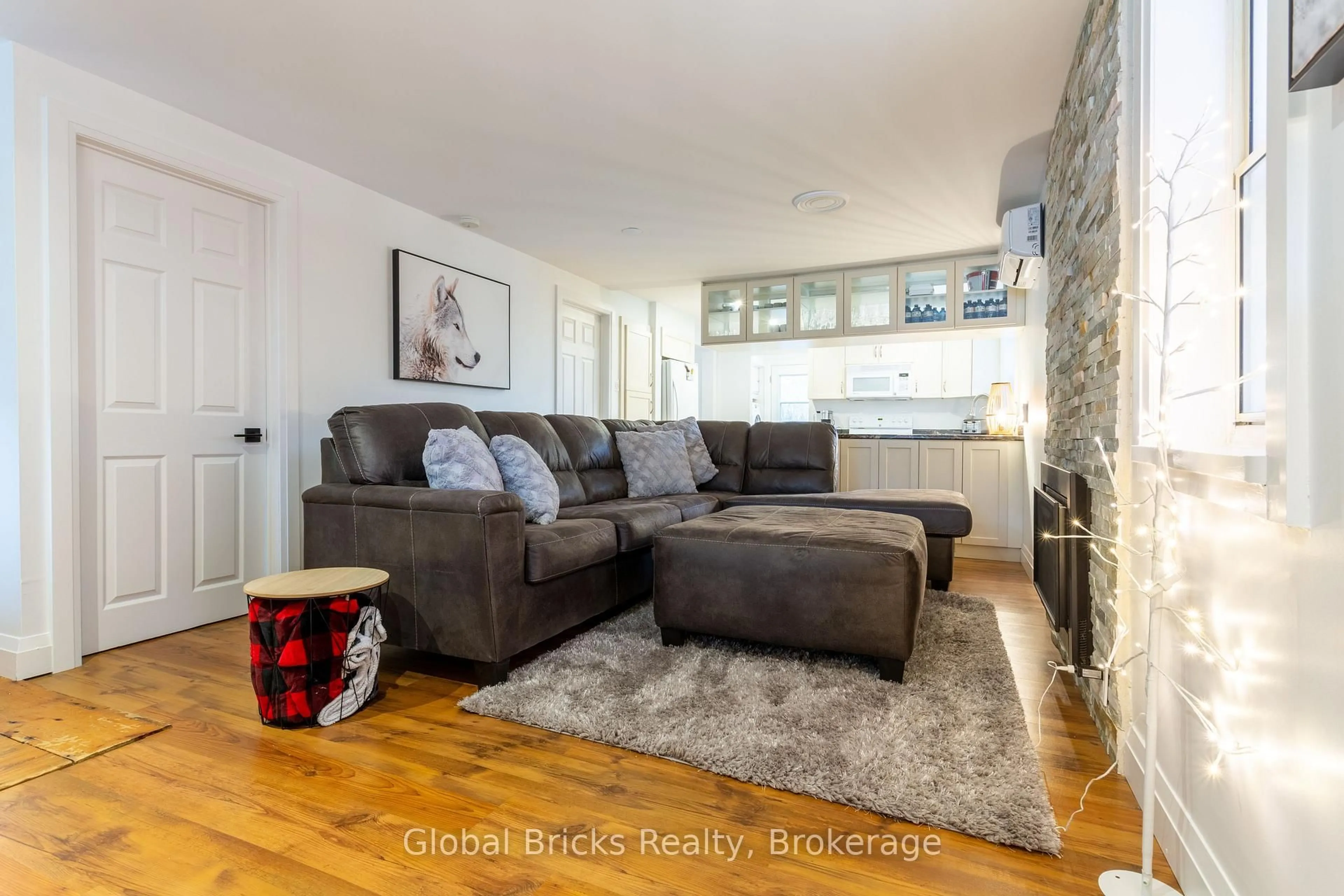 Living room with furniture, wood/laminate floor for 648 10th Line, Innisfil Ontario L9S 3N7
