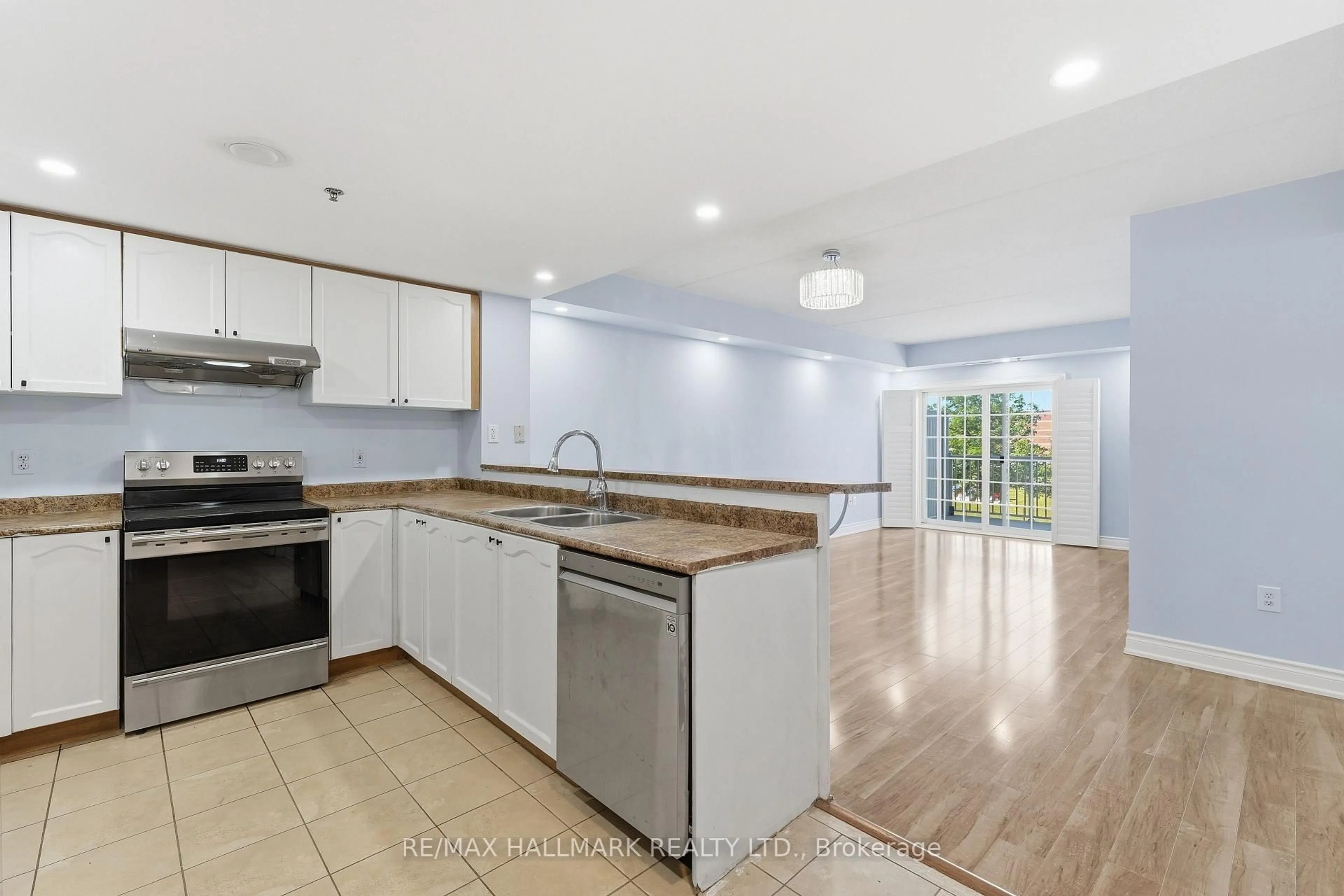 Open concept kitchen, ceramic/tile floor for 7428 Markham Rd #201, Markham Ontario L3S 4V6