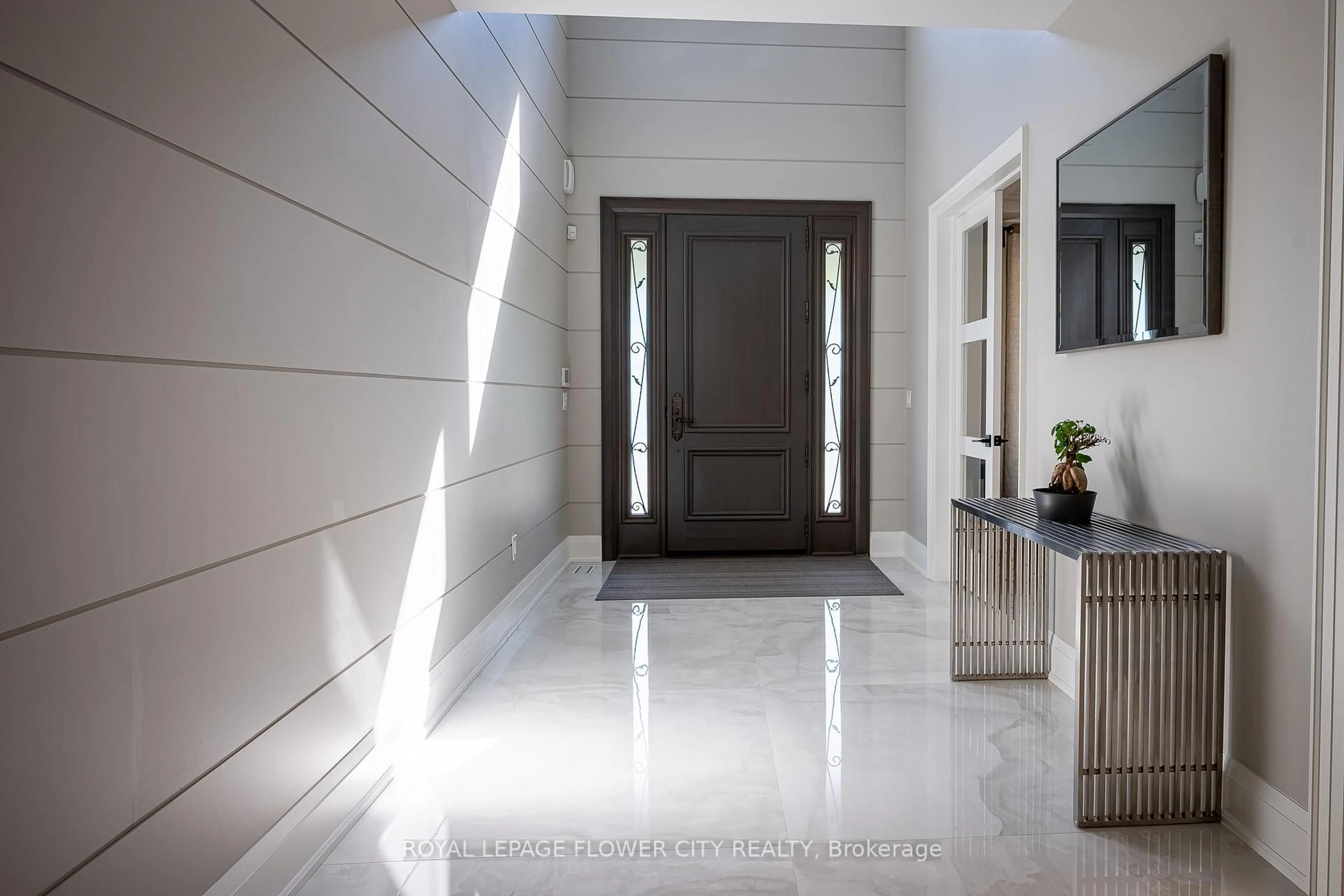 Indoor foyer for 2164 Adjala Tecumseth Townline, Adjala-Tosorontio Ontario L0G 1W0