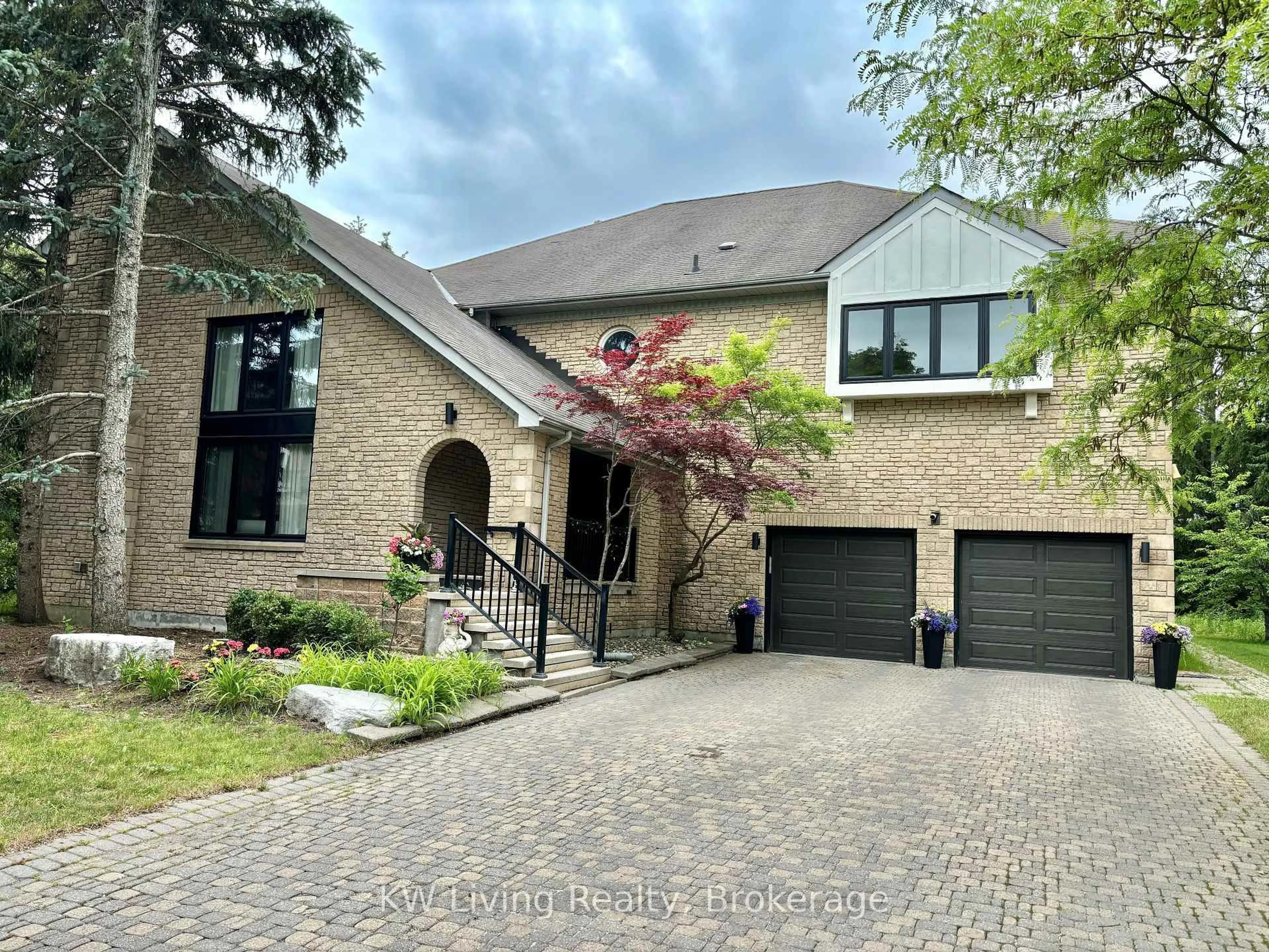 Home with brick exterior material, street for 7 Wendover Crt, Richmond Hill Ontario L4B 3G4