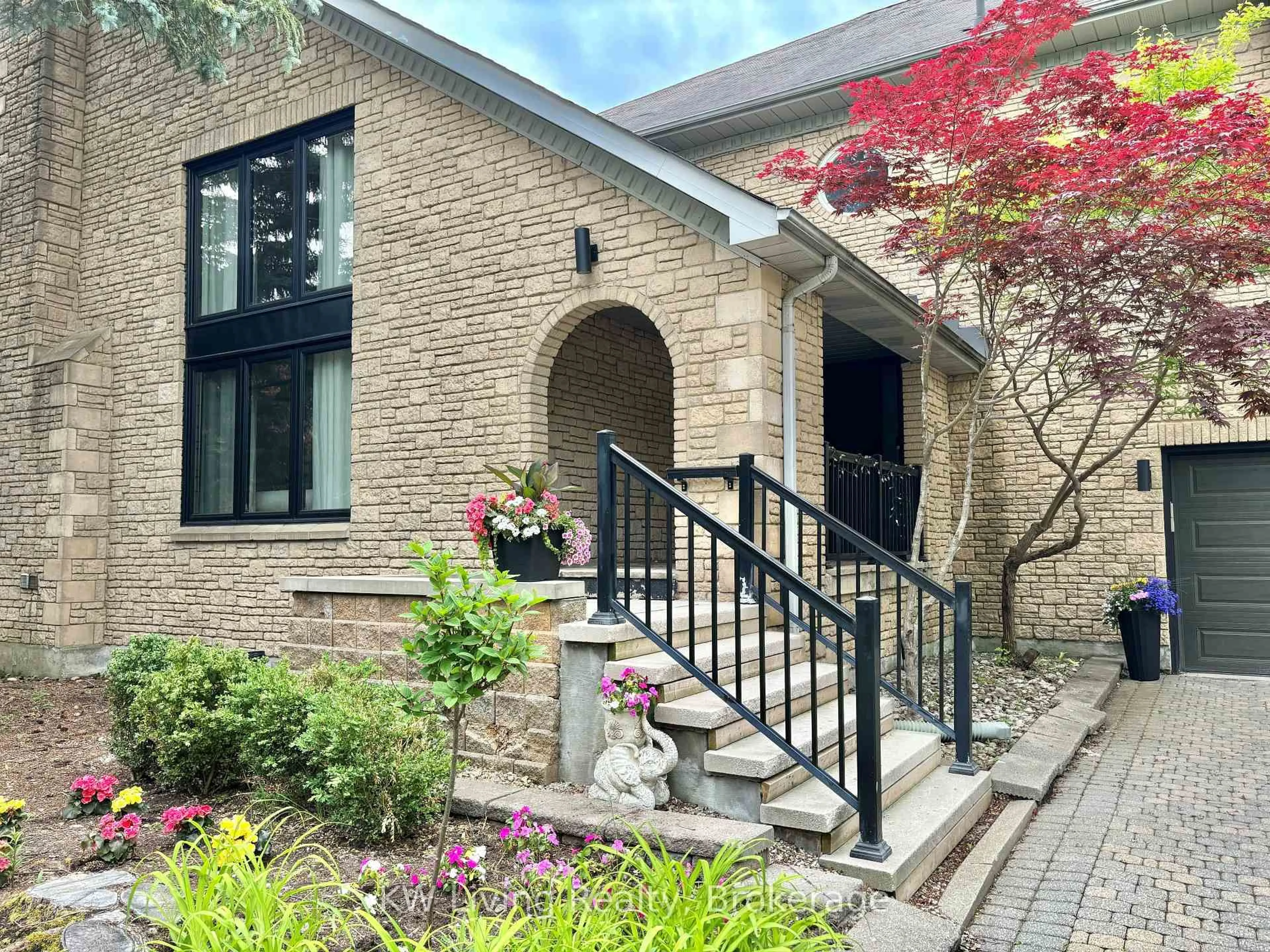 Home with brick exterior material, street for 7 Wendover Crt, Richmond Hill Ontario L4B 3G4