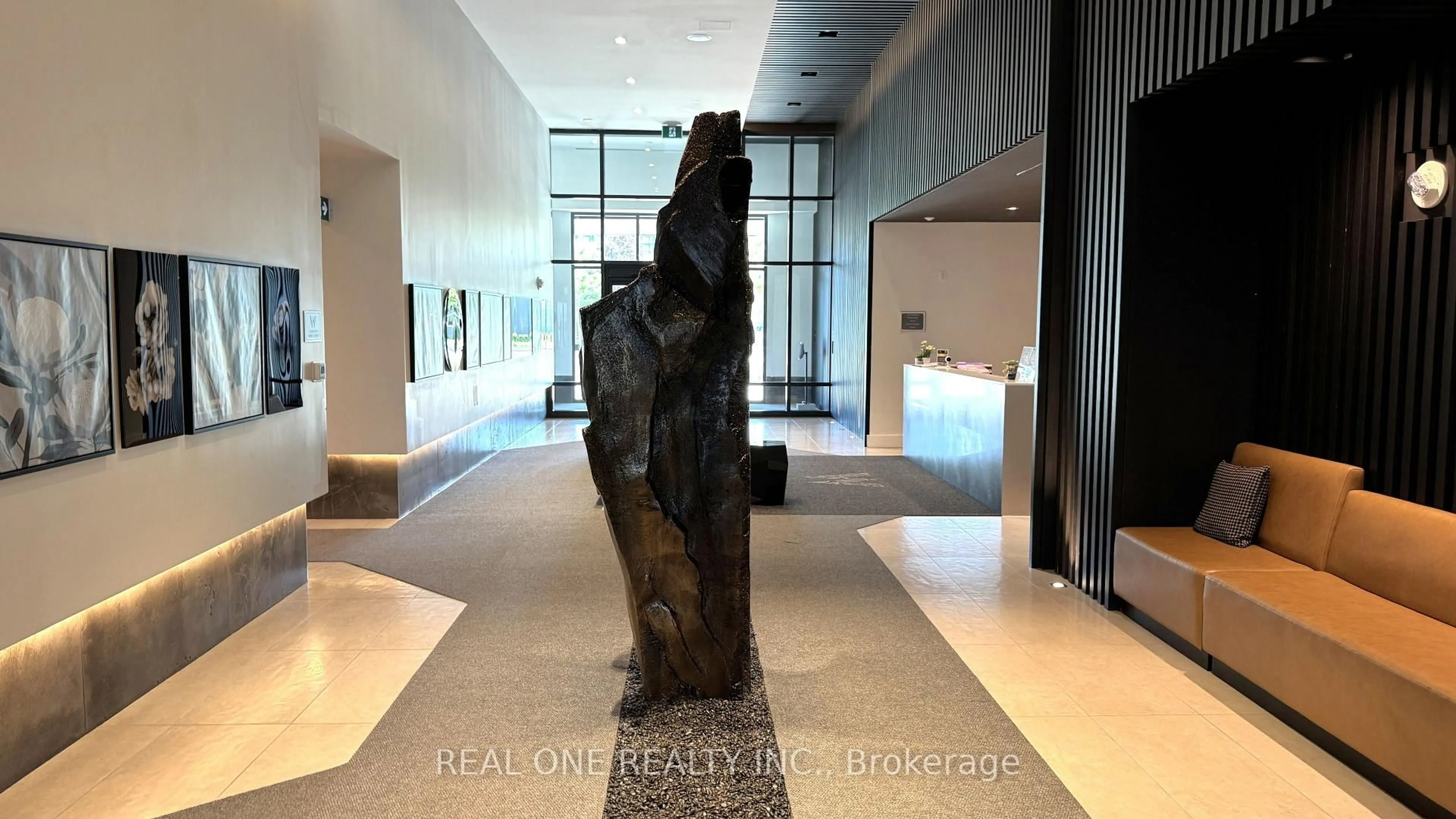 Indoor foyer for 8868 Yonge St #201E, Richmond Hill Ontario L4C 1Z8