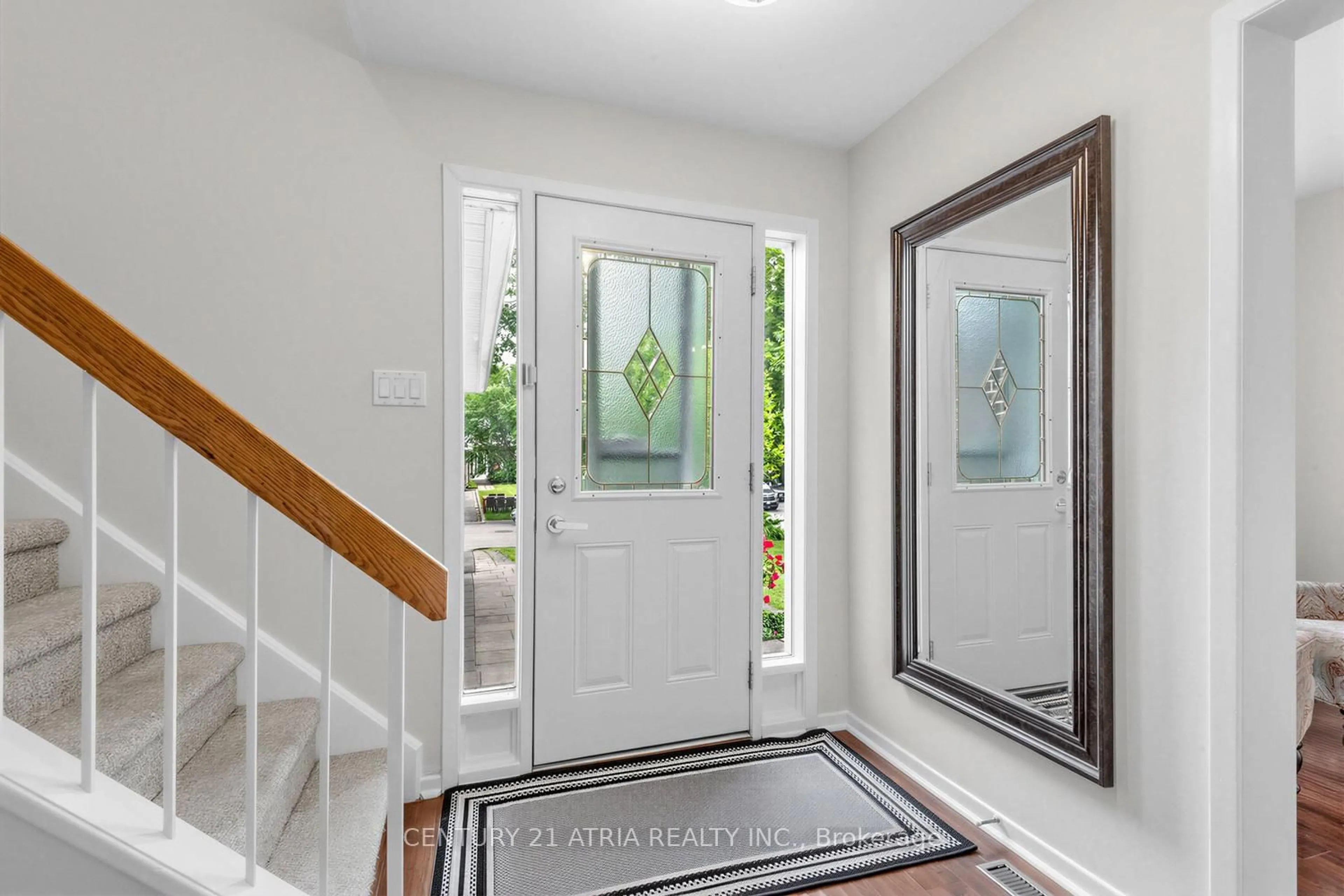 Indoor entryway for 36 Ravengloss Dr, Markham Ontario L3T 4C9