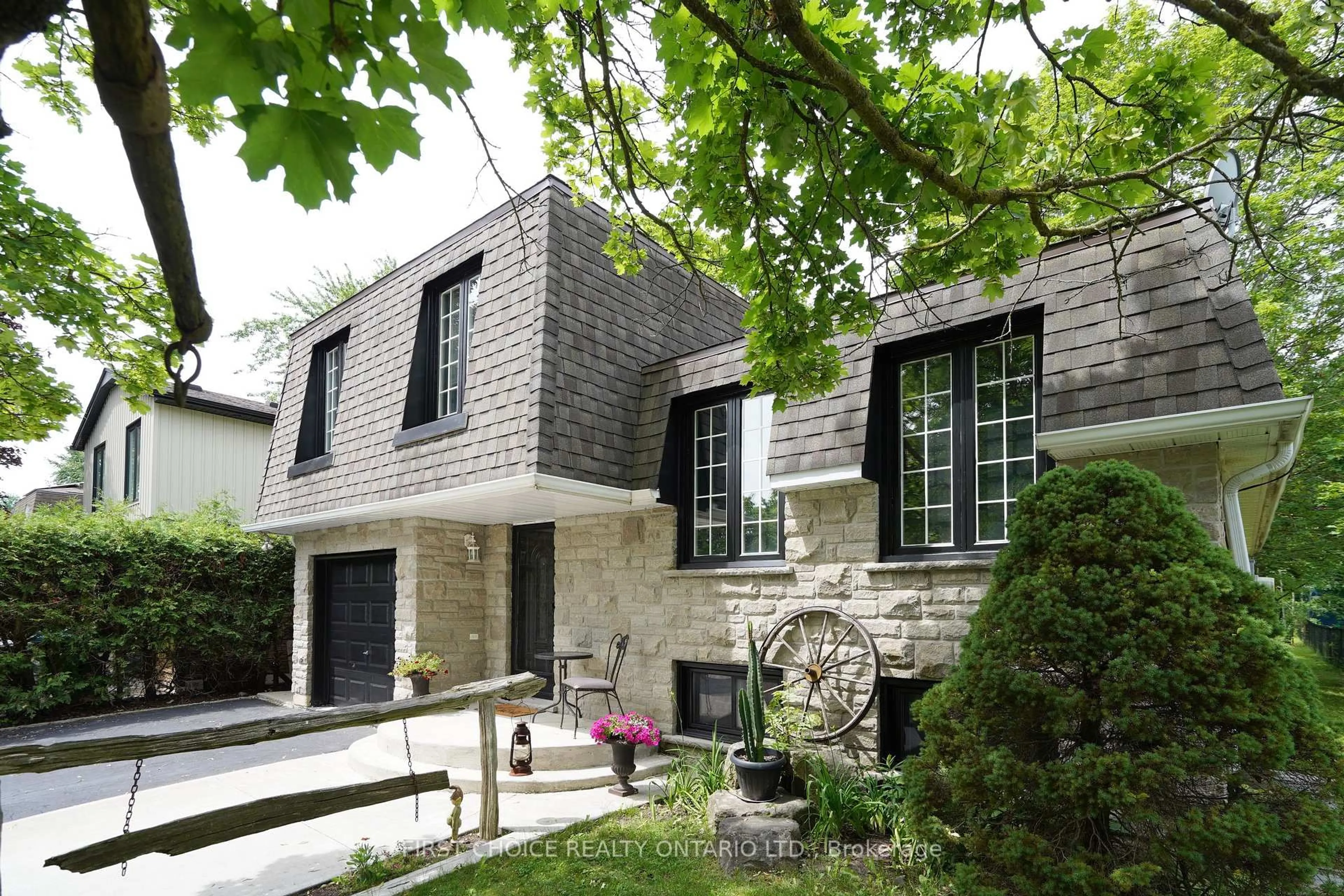 Home with brick exterior material, street for 74 The Boulevard Ave, New Tecumseth Ontario L0G 1W0