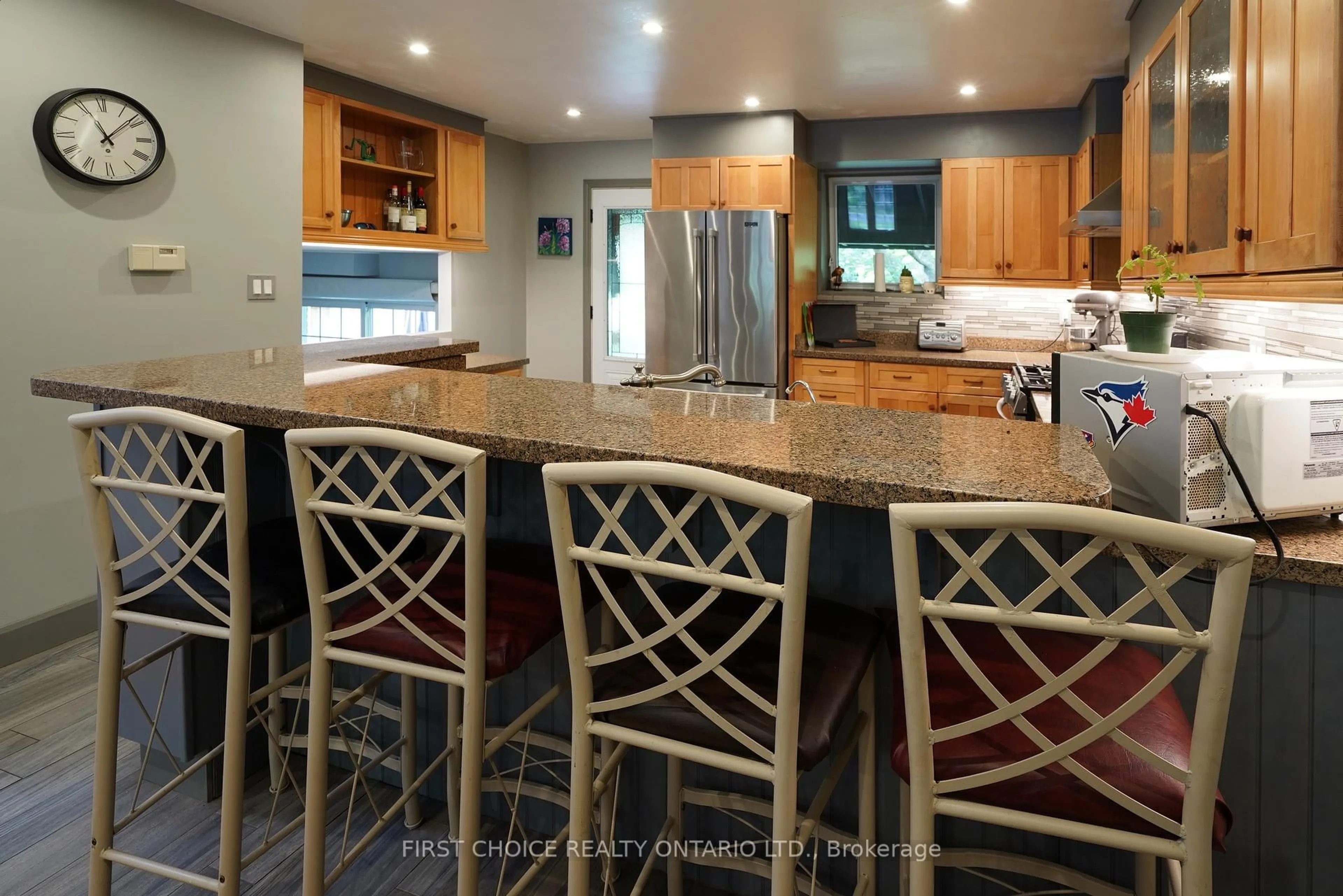 Open concept kitchen, ceramic/tile floor for 74 The Boulevard Ave, New Tecumseth Ontario L0G 1W0