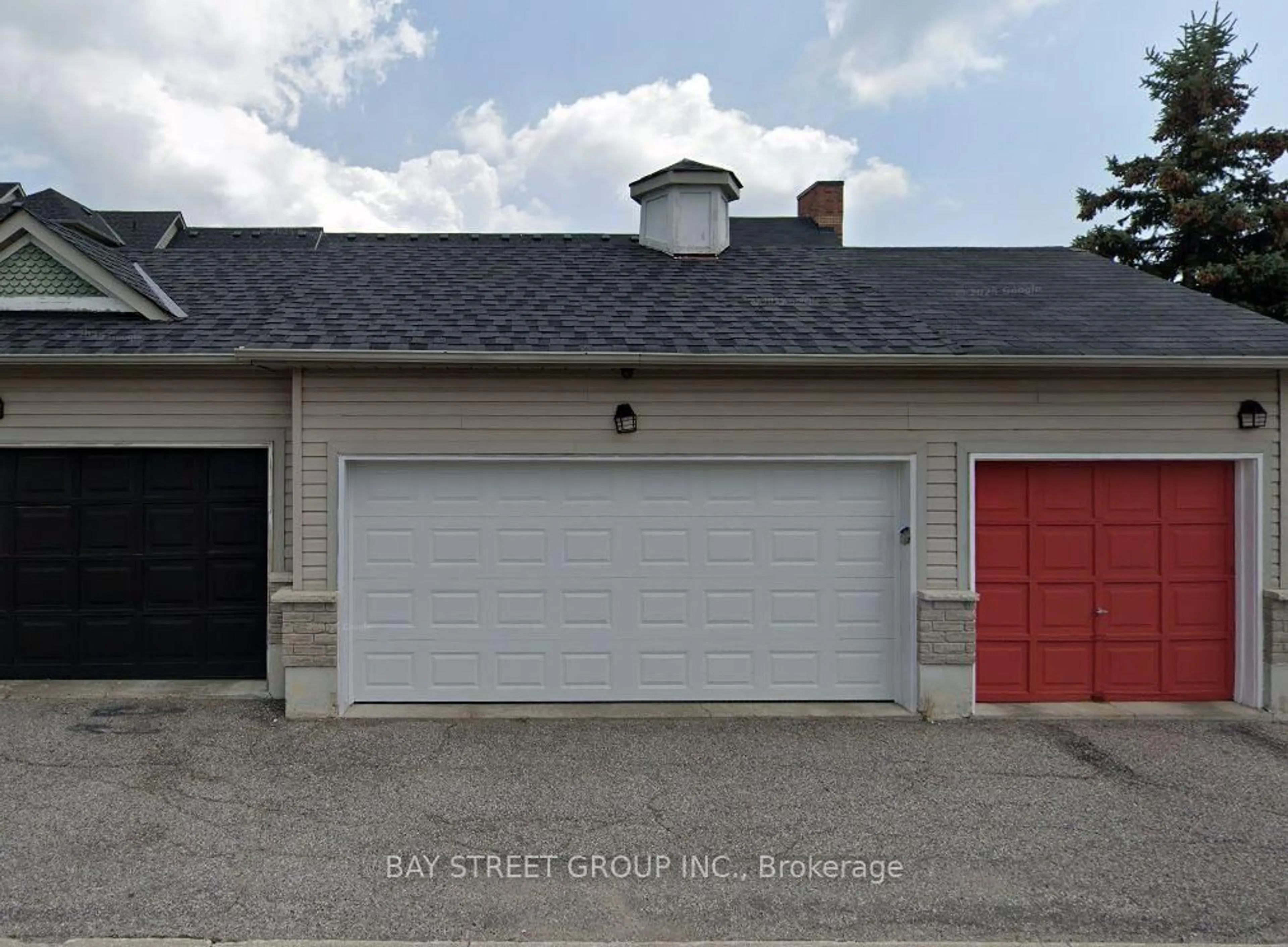 Indoor garage for 122 Walkerville Rd, Markham Ontario L6B 1B6