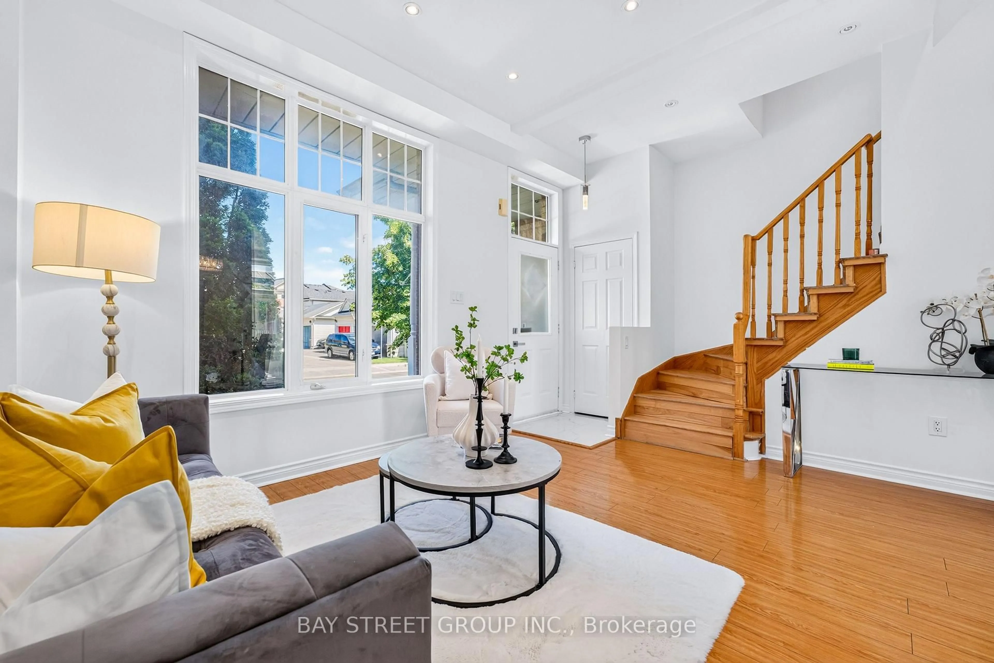 Indoor entryway for 122 Walkerville Rd, Markham Ontario L6B 1B6