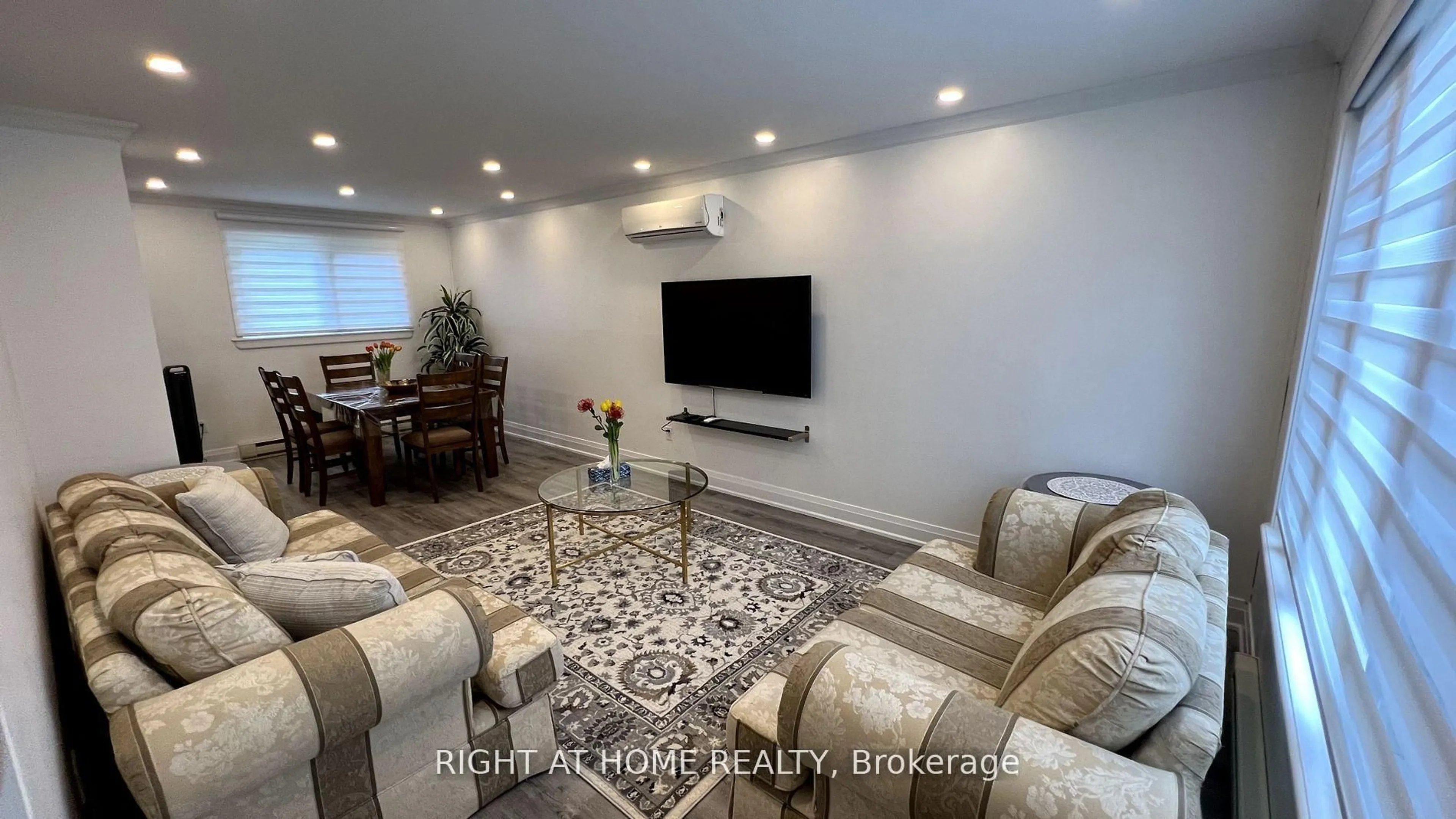 Living room with furniture, unknown for 341 Webb Crt, Newmarket Ontario L3Y 5E8