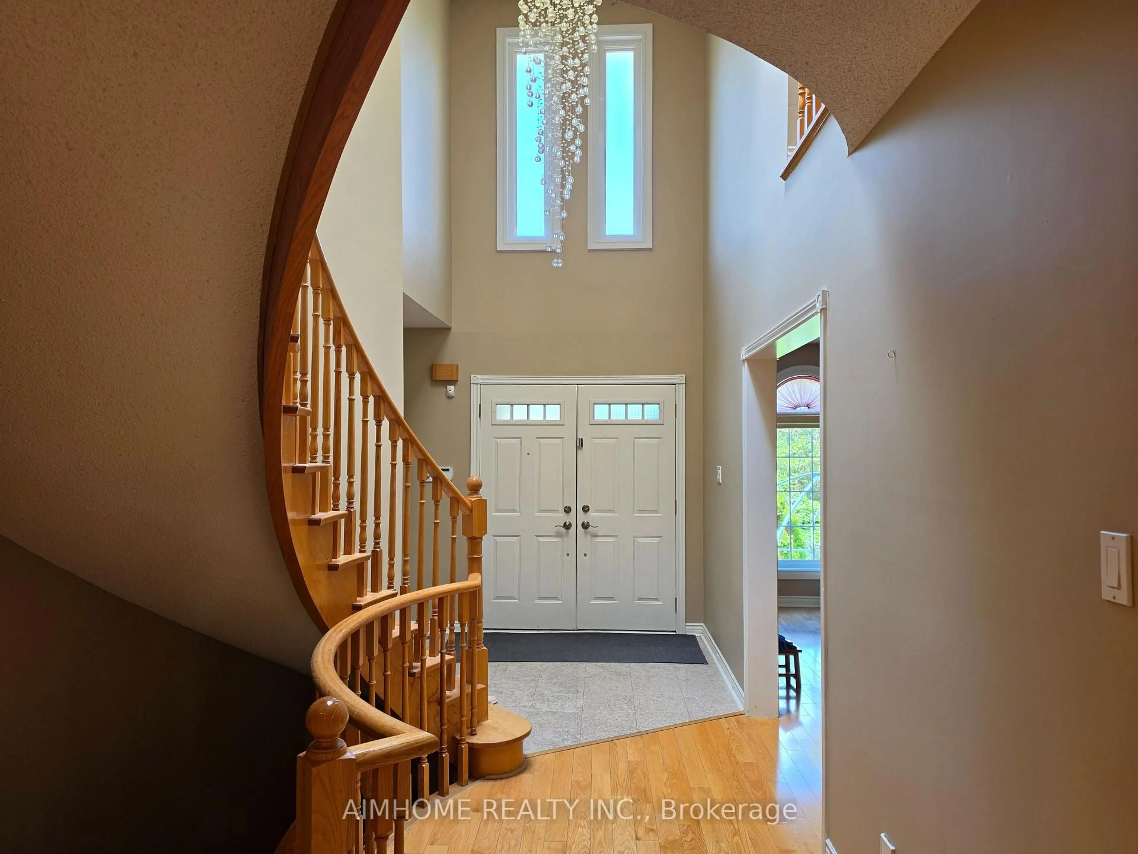 Indoor foyer for 49 Holbrook Crt, Markham Ontario L3R 7P8