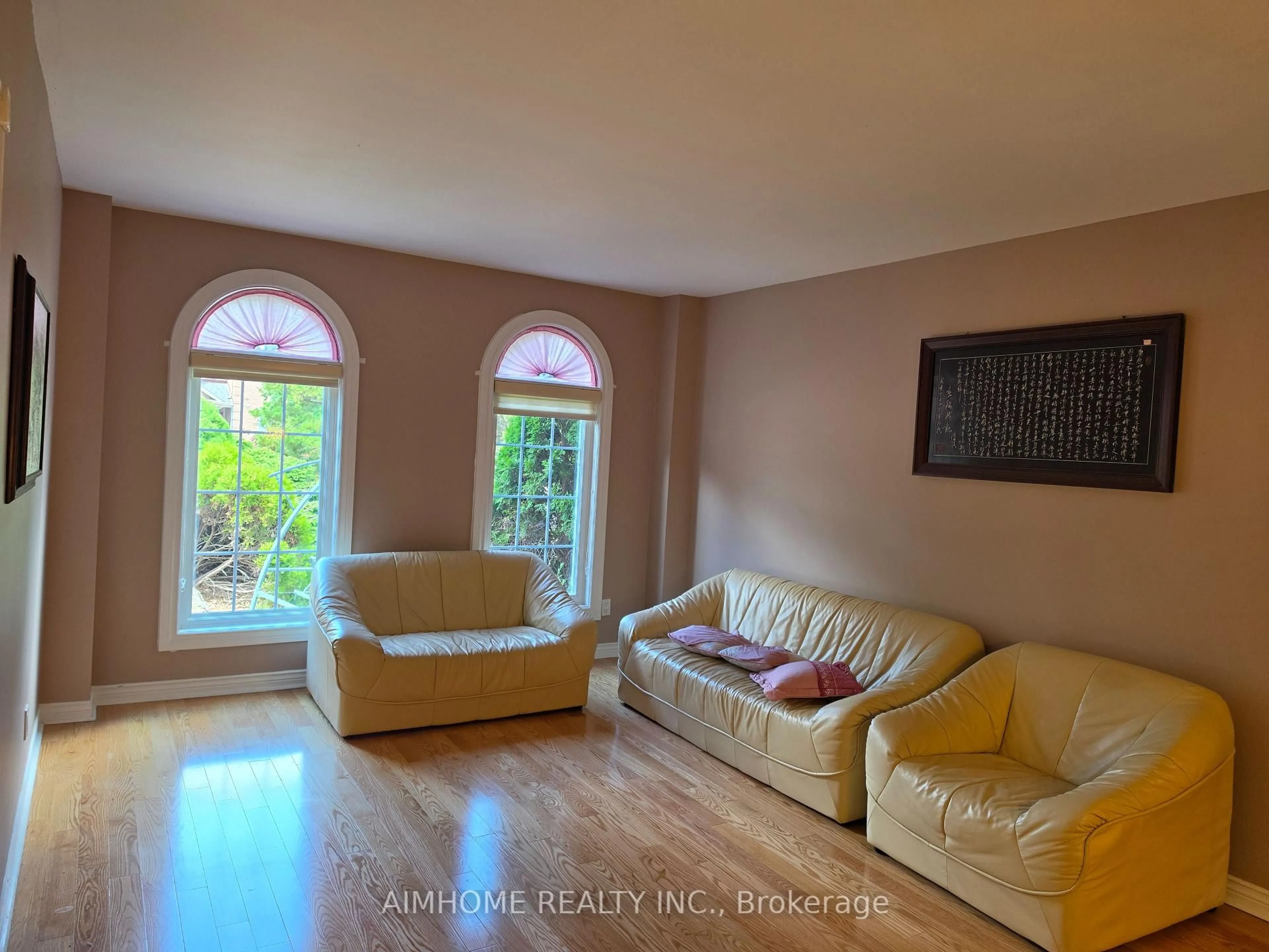 Living room with furniture, unknown for 49 Holbrook Crt, Markham Ontario L3R 7P8