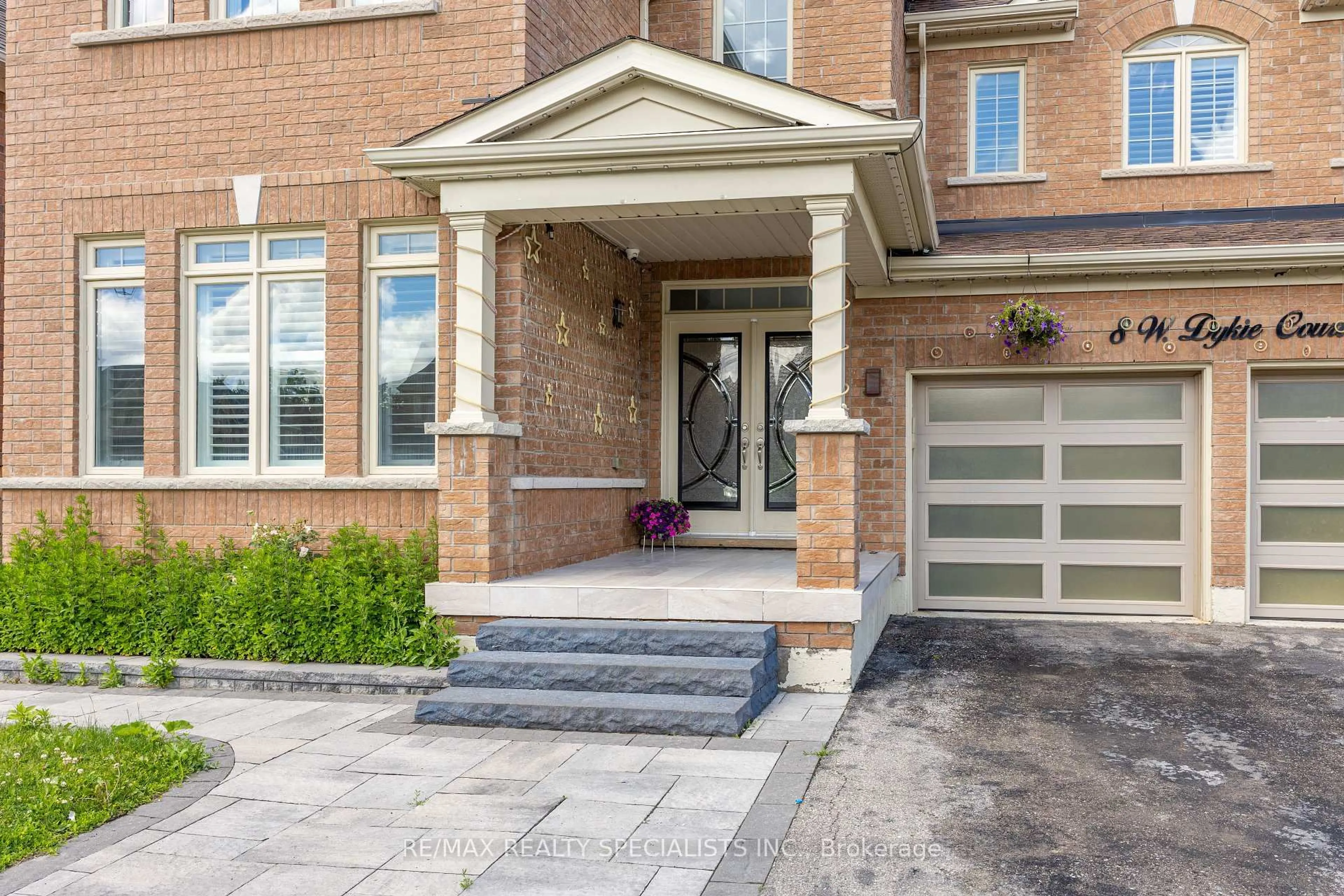 Home with brick exterior material, street for 8 W. Dykie Crt, Bradford West Gwillimbury Ontario L3Z 0Y1