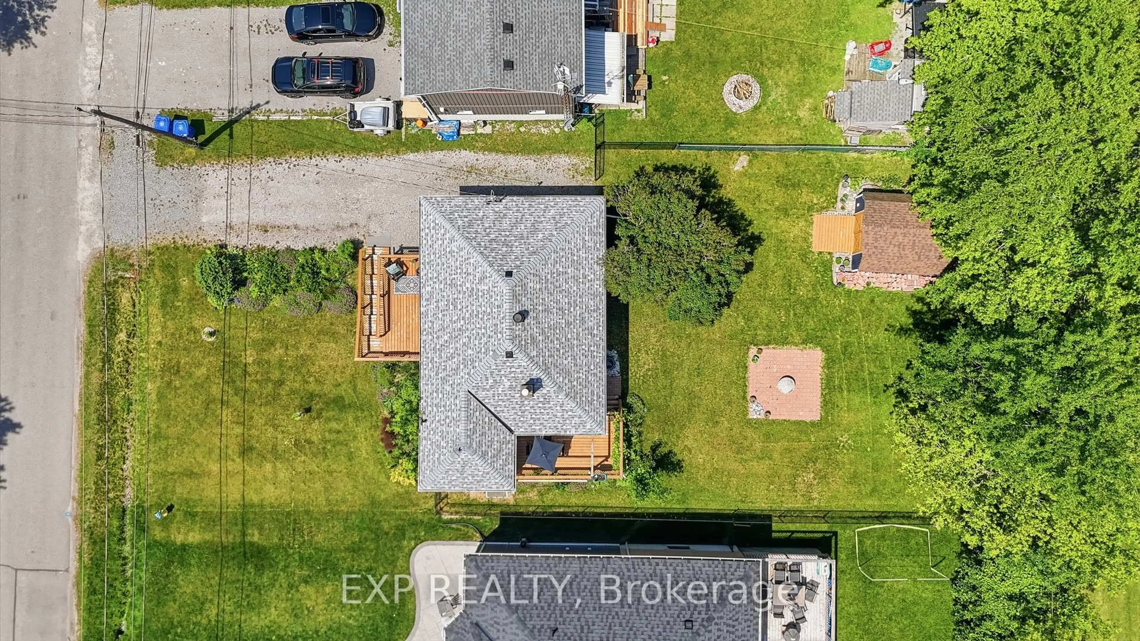 A pic from outside/outdoor area/front of a property/back of a property/a pic from drone, unknown for 833 Elmwood Rd, Georgina Ontario L4P 3E9