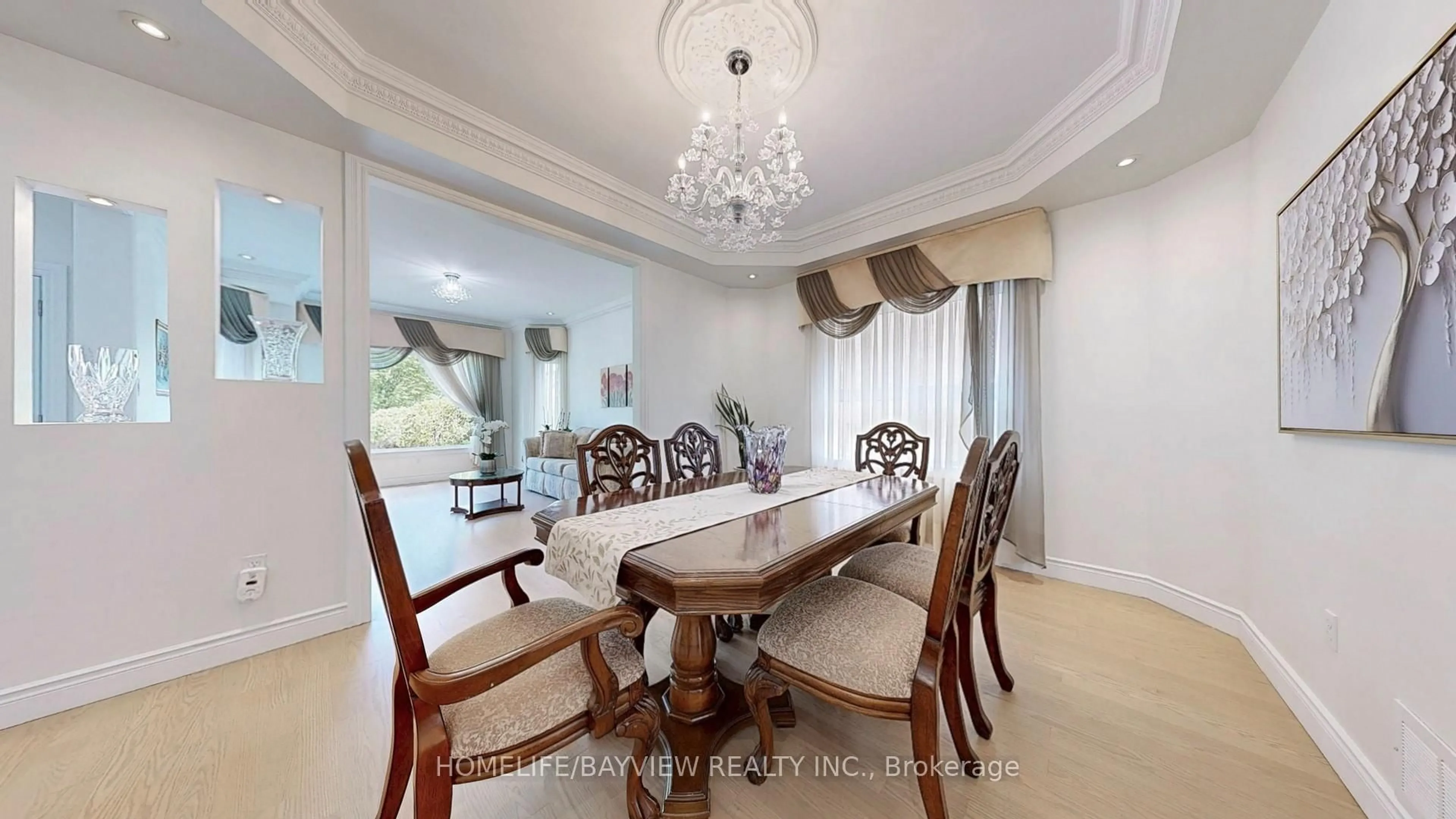 Dining room, ceramic/tile floor for 18 Marinucci Crt, Richmond Hill Ontario L4C 0M3