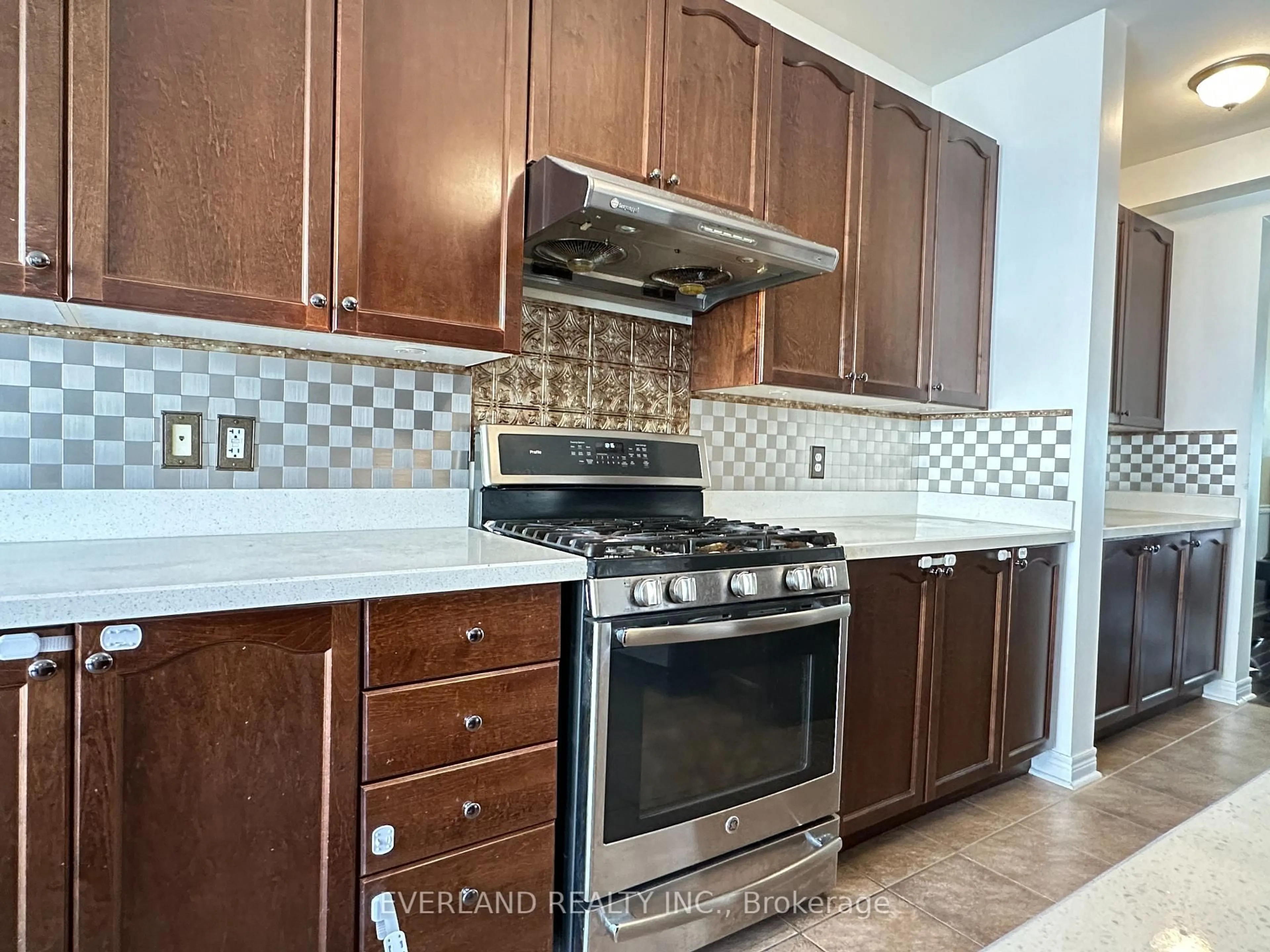 Standard kitchen, ceramic/tile floor for 22 Lundy Dr, Markham Ontario L6B 0G1