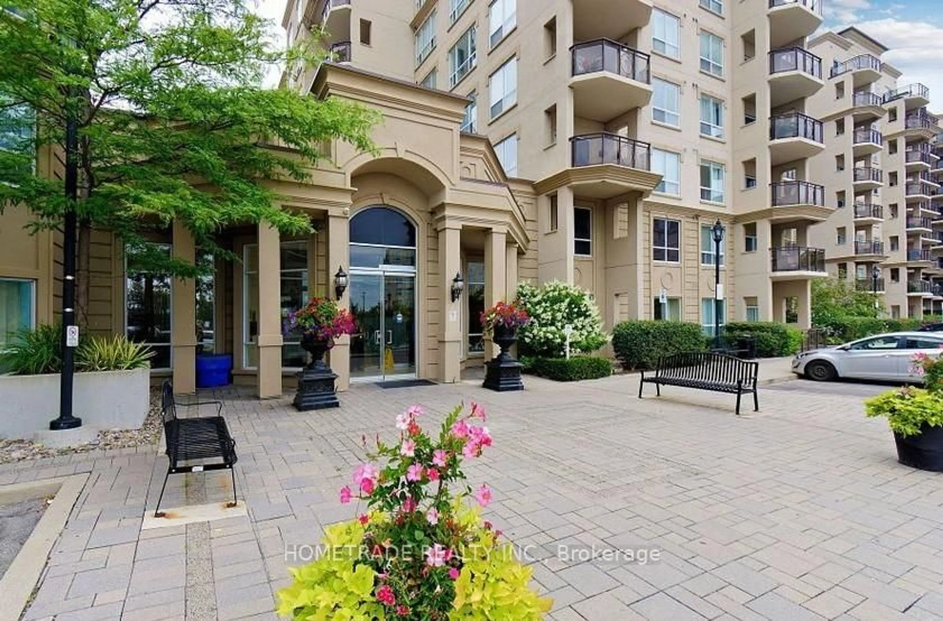 Patio, street for 2 Maison Parc Crt #115, Vaughan Ontario L4J 9K4