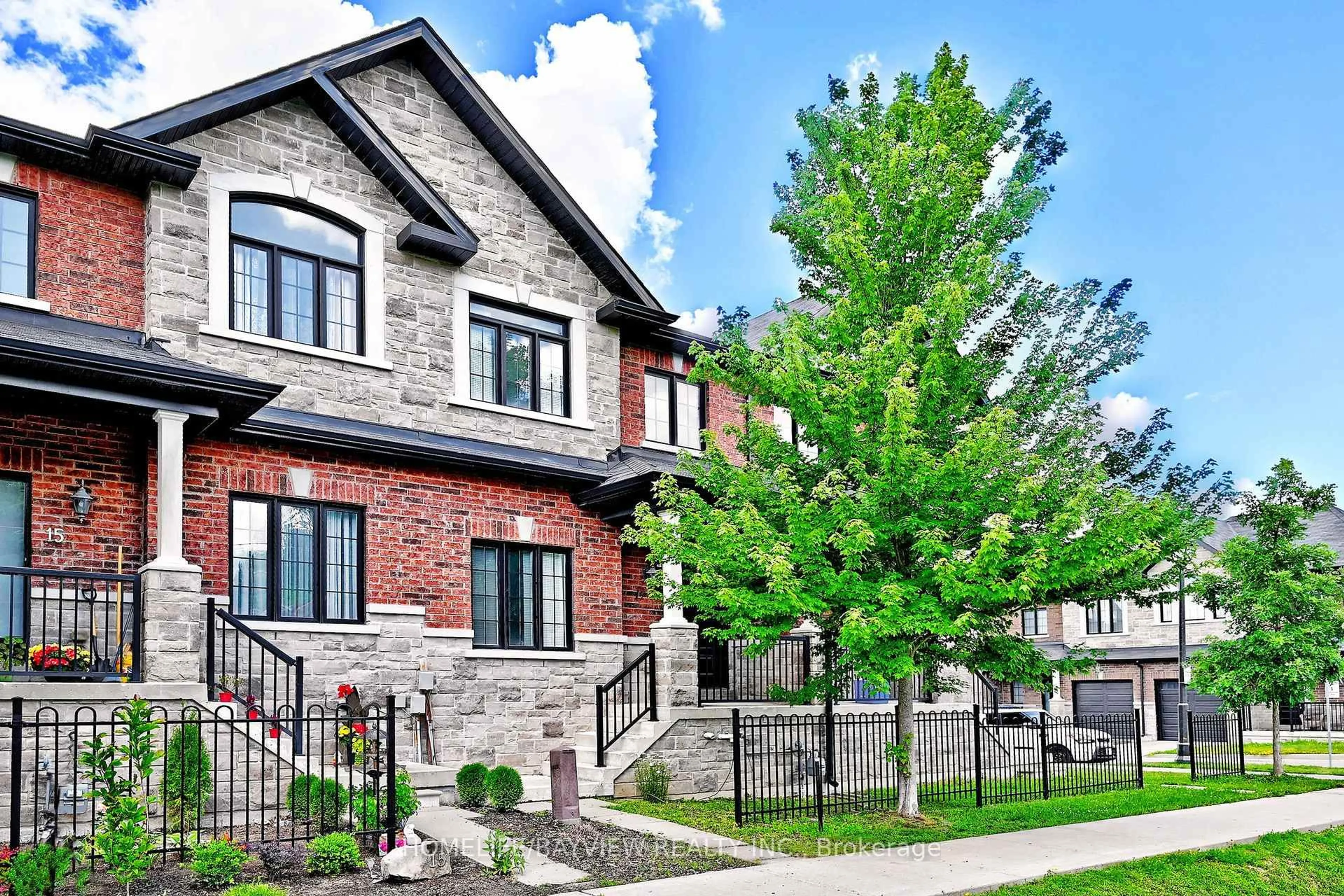 Home with brick exterior material, street for 17 Zenyatta Lane, East Gwillimbury Ontario L9N 0N7