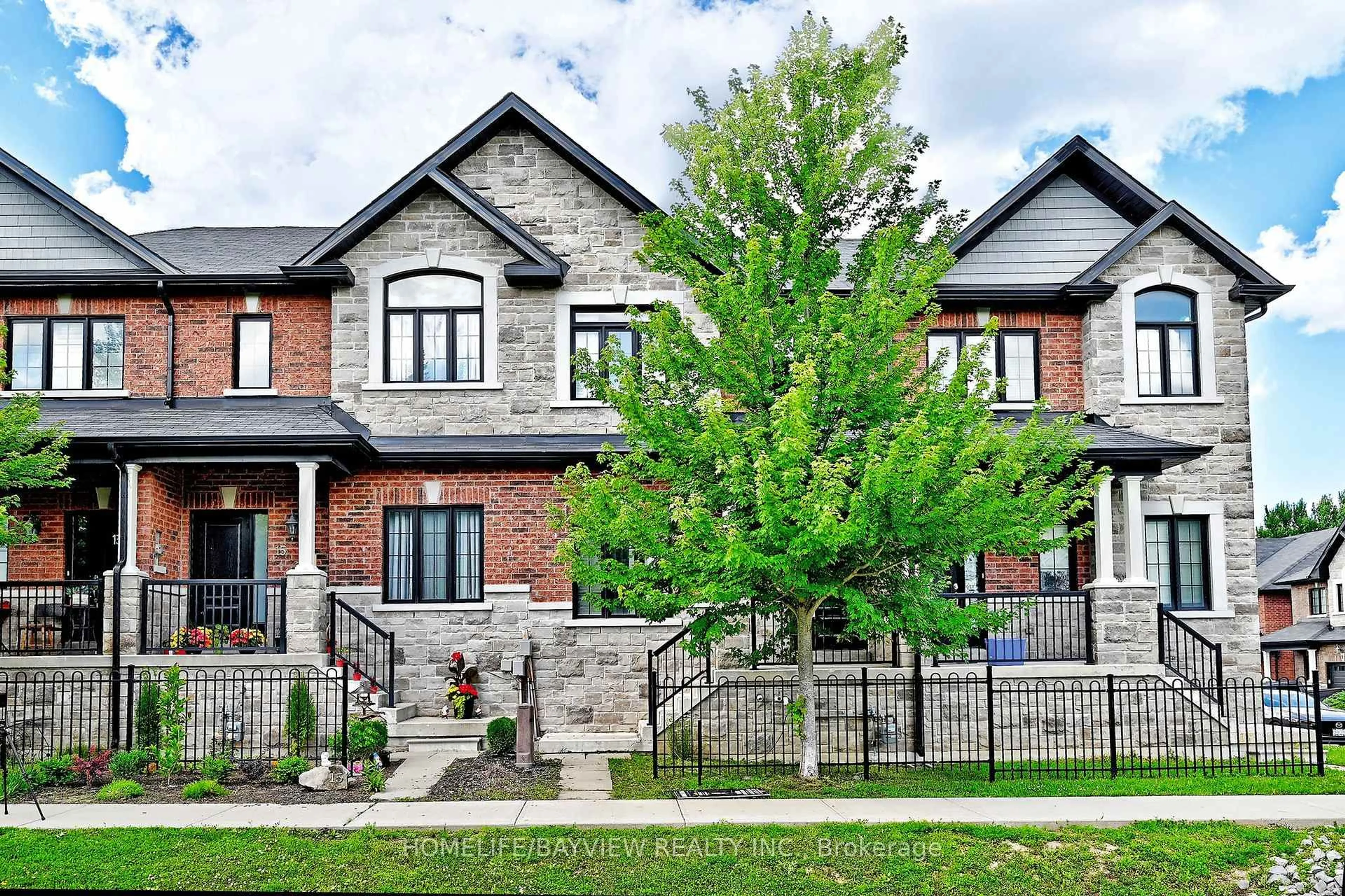 Home with brick exterior material, street for 17 Zenyatta Lane, East Gwillimbury Ontario L9N 0N7