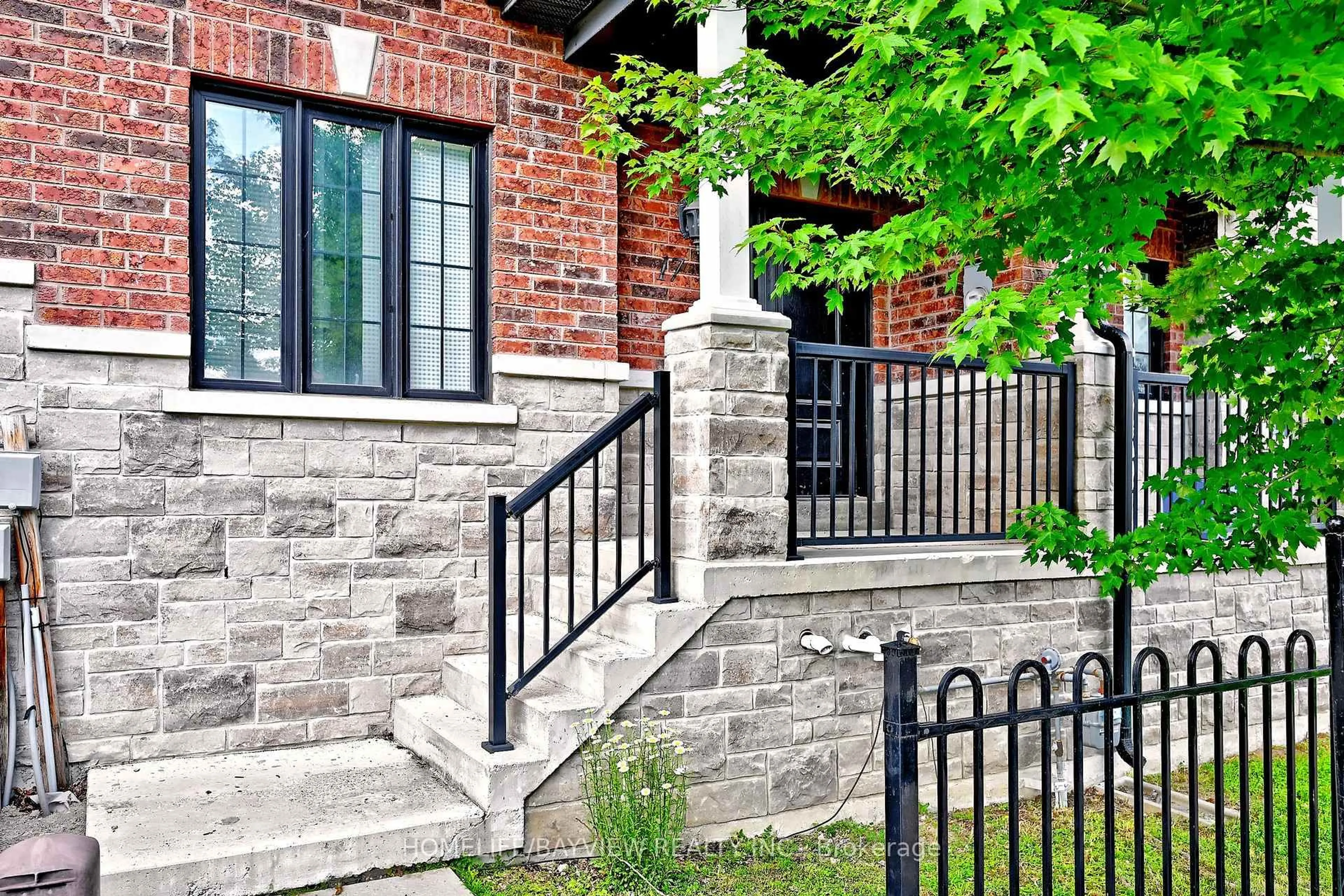 Home with brick exterior material, street for 17 Zenyatta Lane, East Gwillimbury Ontario L9N 0N7