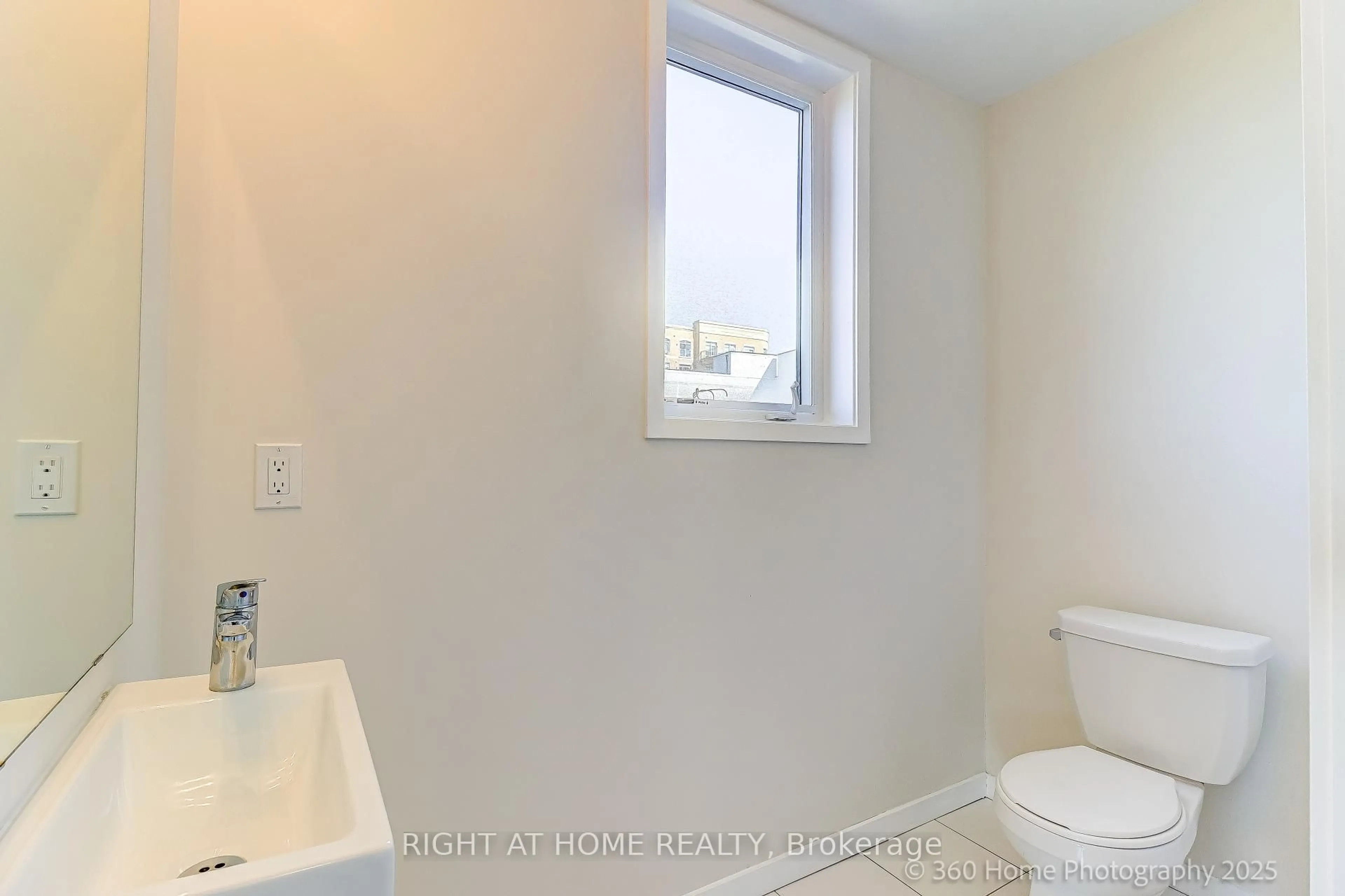 A pic of a room for 200 Alex Gardner Circ #28, Aurora Ontario L4G 3G5