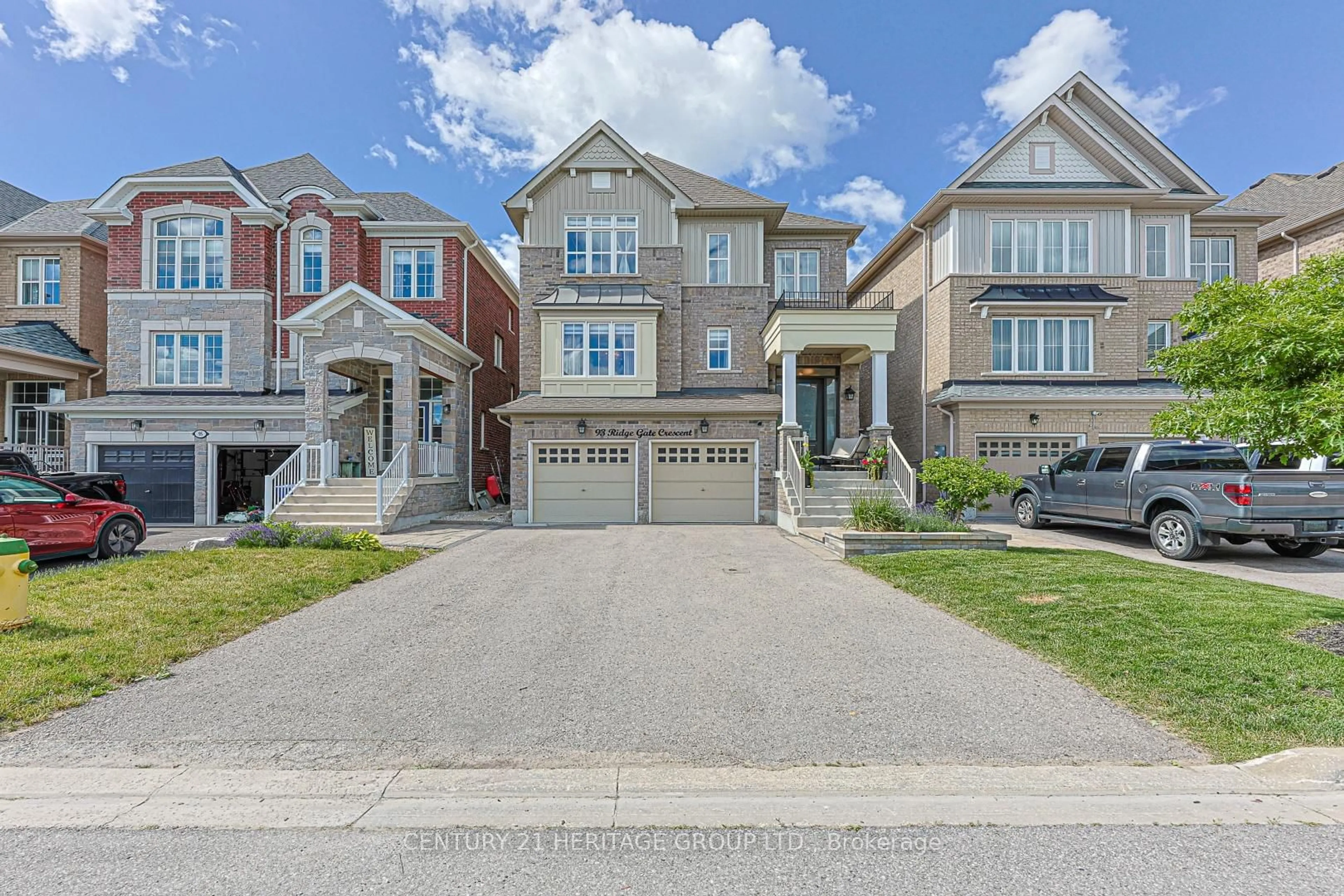 Home with brick exterior material, street for 93 Ridge Gate Cres, East Gwillimbury Ontario L0G 1M0