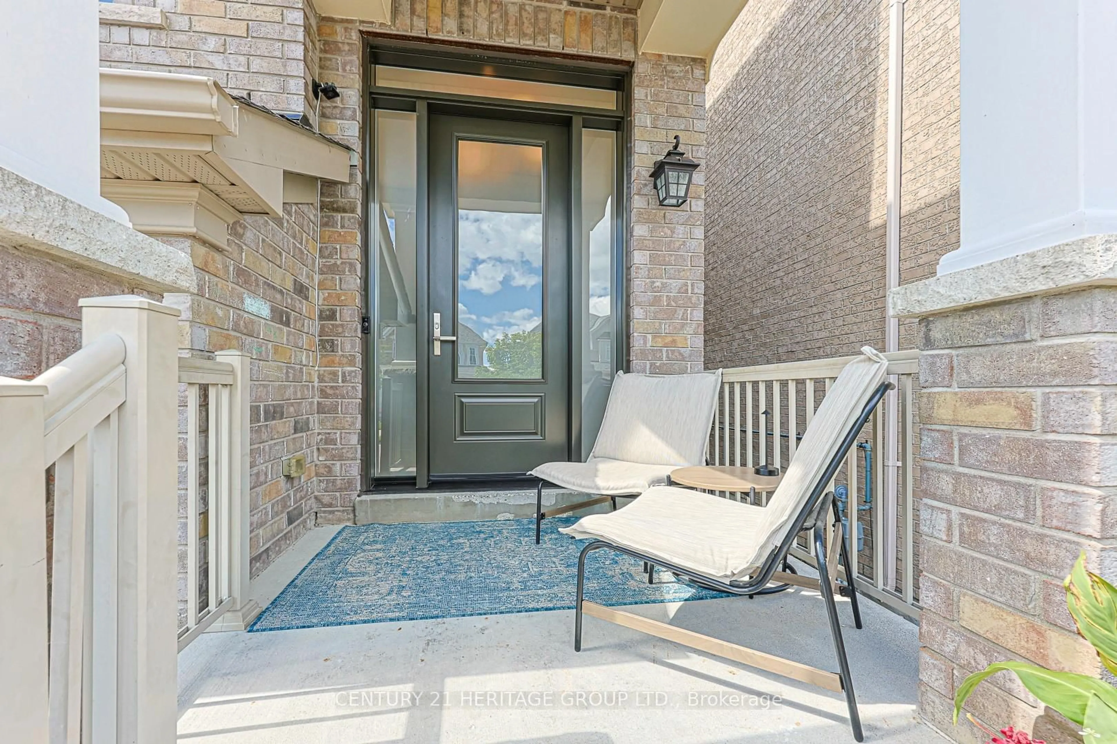 Indoor entryway for 93 Ridge Gate Cres, East Gwillimbury Ontario L0G 1M0