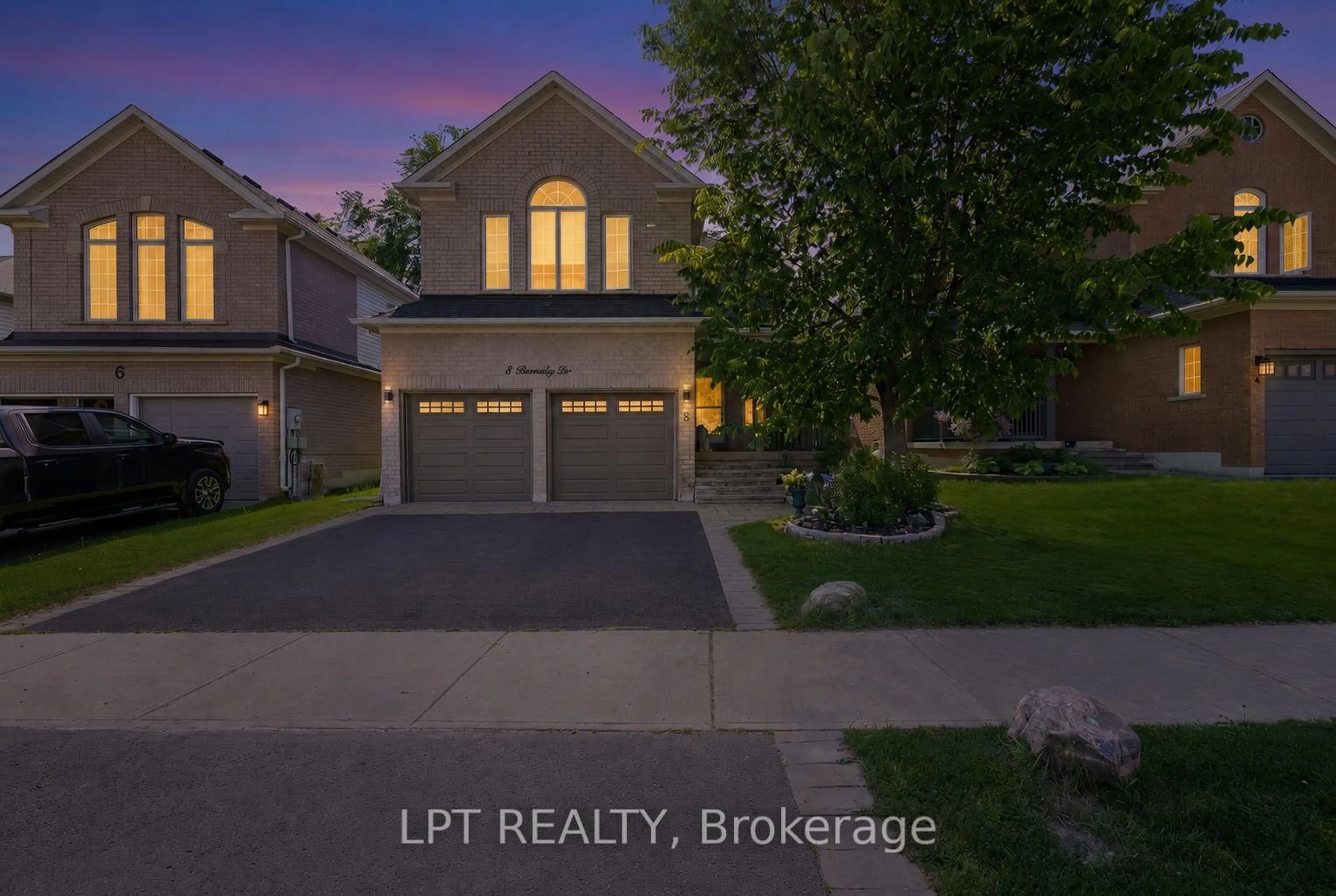 A pic from outside/outdoor area/front of a property/back of a property/a pic from drone, street for 8 Burnaby Dr, Georgina Ontario L4P 3Z1