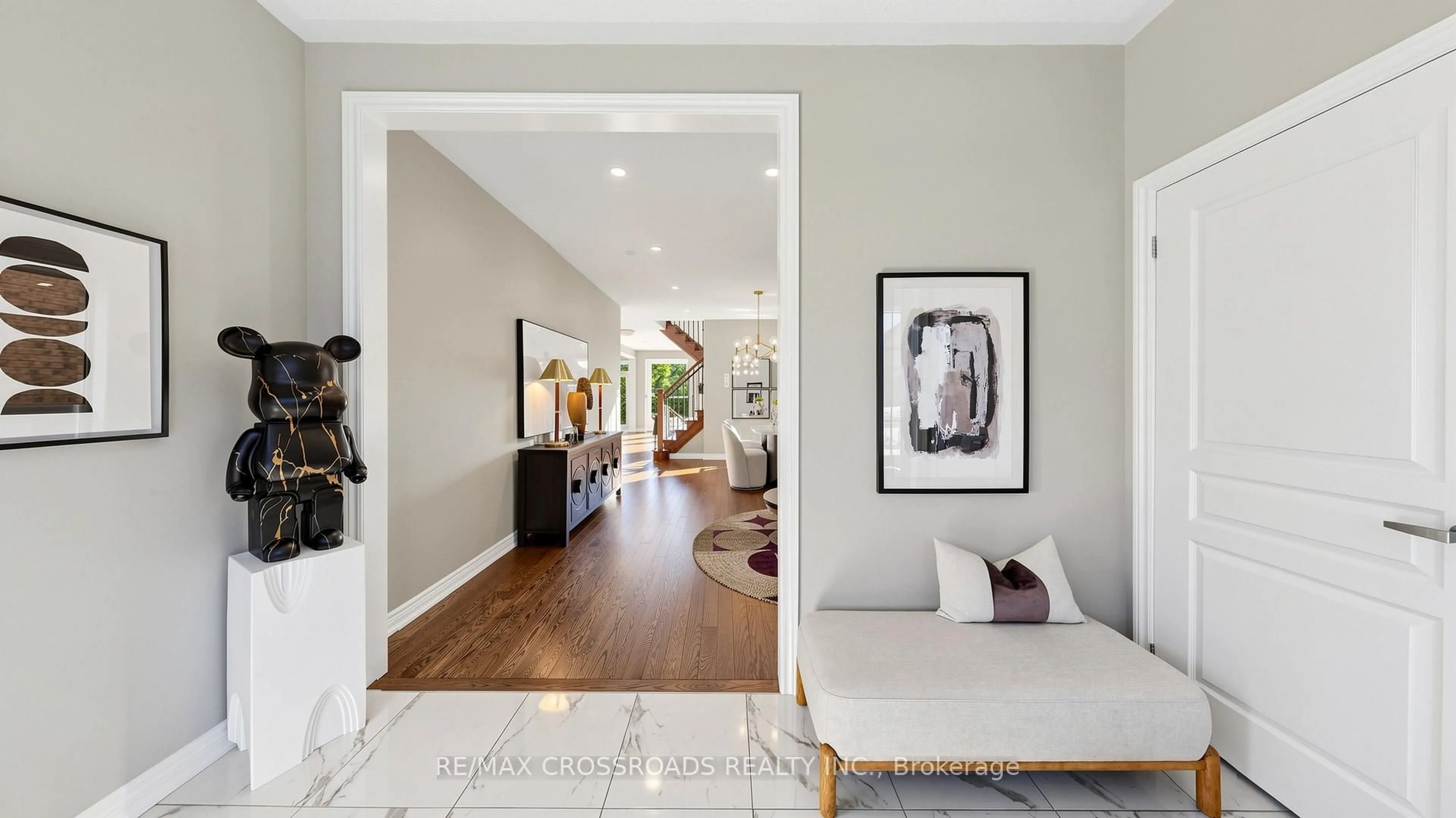 Indoor entryway for 29 Lampkin St, Georgina Ontario L0E 1R0