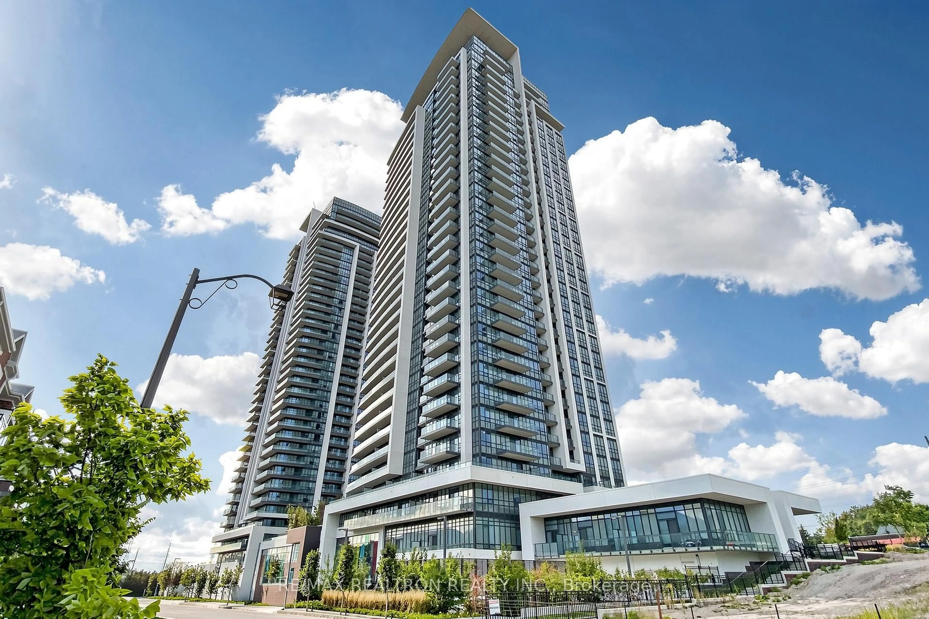 Indoor foyer for 12 Gandhi Lane #3702, Markham Ontario L3T 0G8