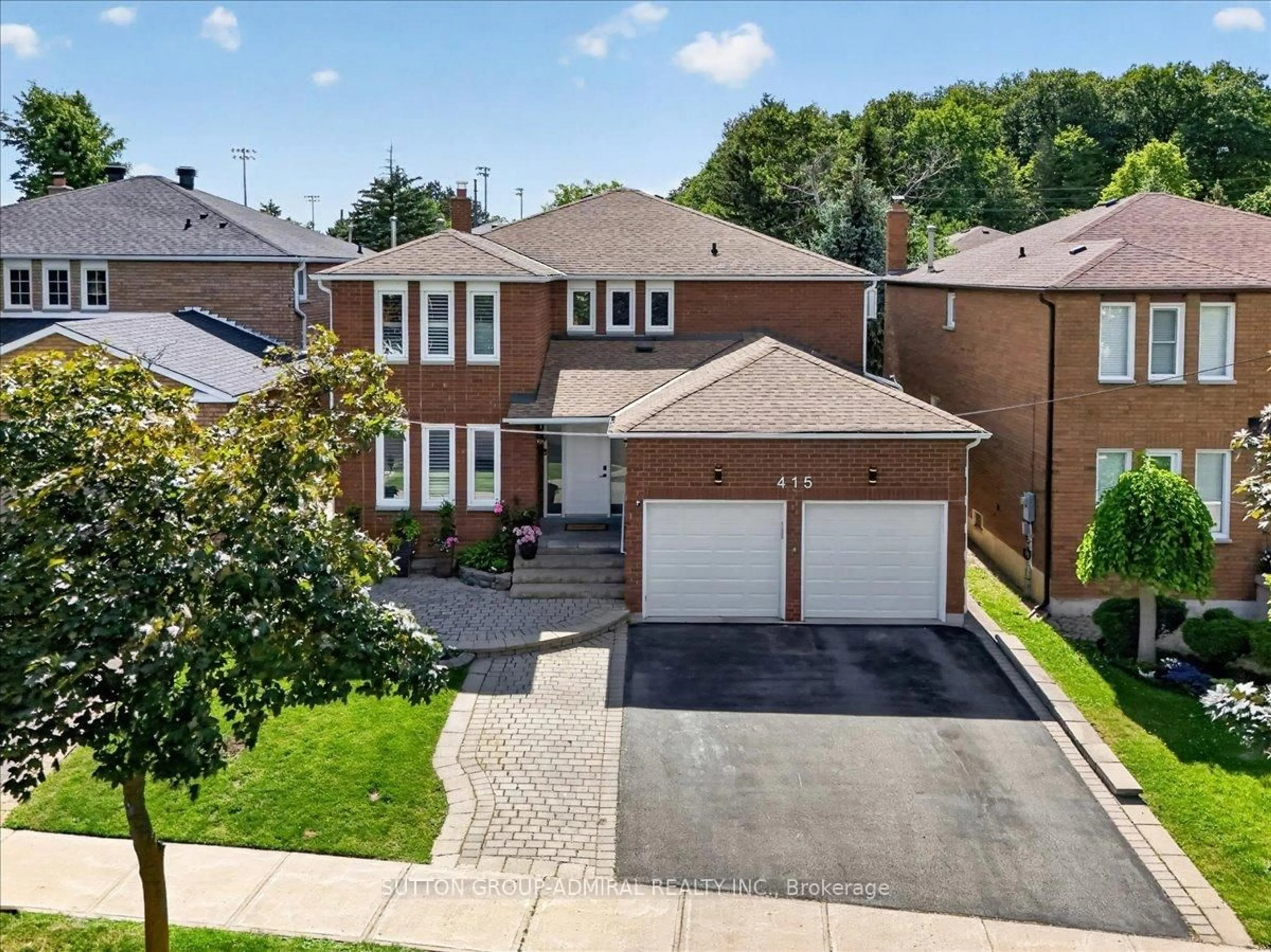 A pic from outside/outdoor area/front of a property/back of a property/a pic from drone, street for 415 Highcliffe Dr, Vaughan Ontario L4J 7M8