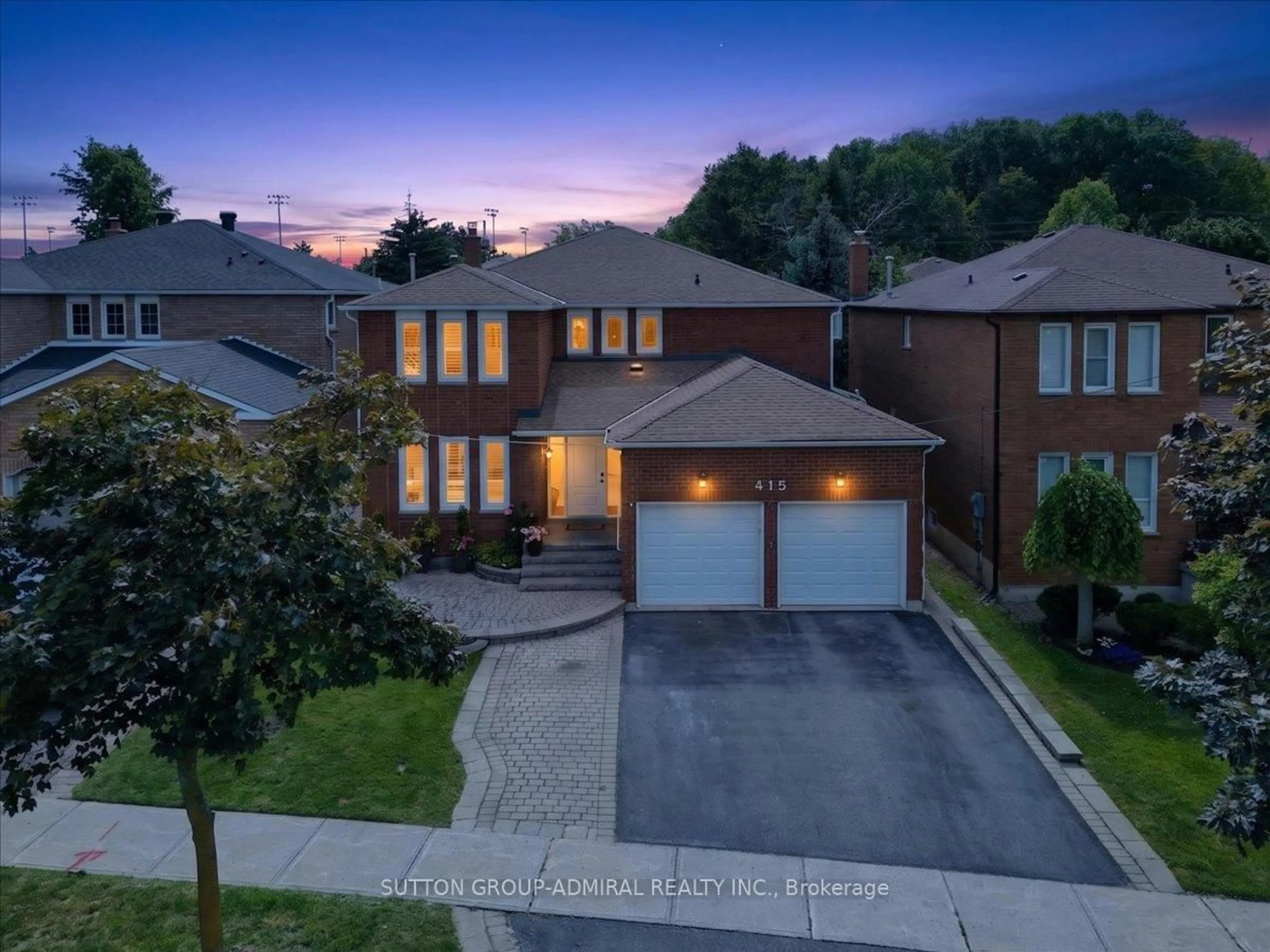 A pic from outside/outdoor area/front of a property/back of a property/a pic from drone, street for 415 Highcliffe Dr, Vaughan Ontario L4J 7M8