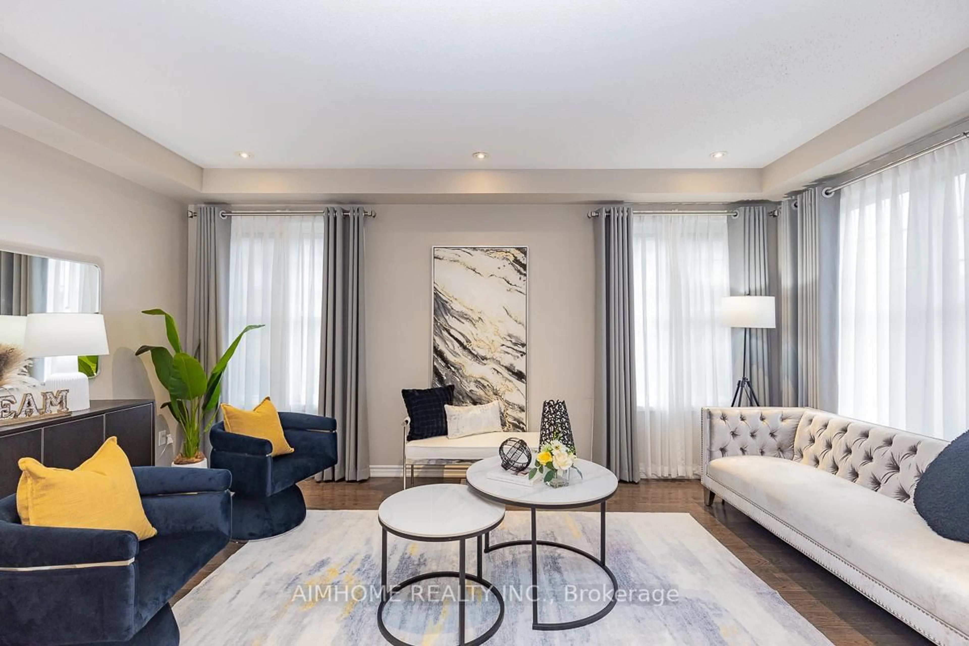 Living room with furniture, unknown for 246 Thomas Phillips Dr, Aurora Ontario L4G 0T6