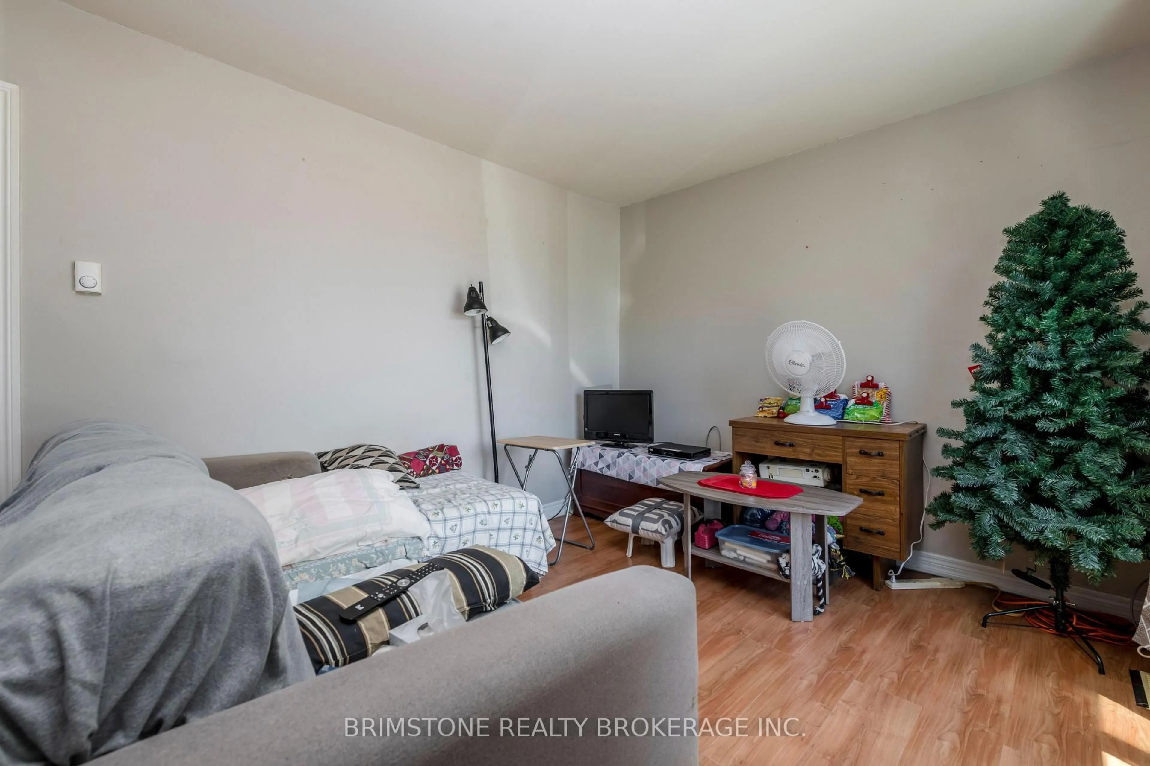 A pic of a room for 24 Brentwood Rd, Essa Ontario L0M 1B2