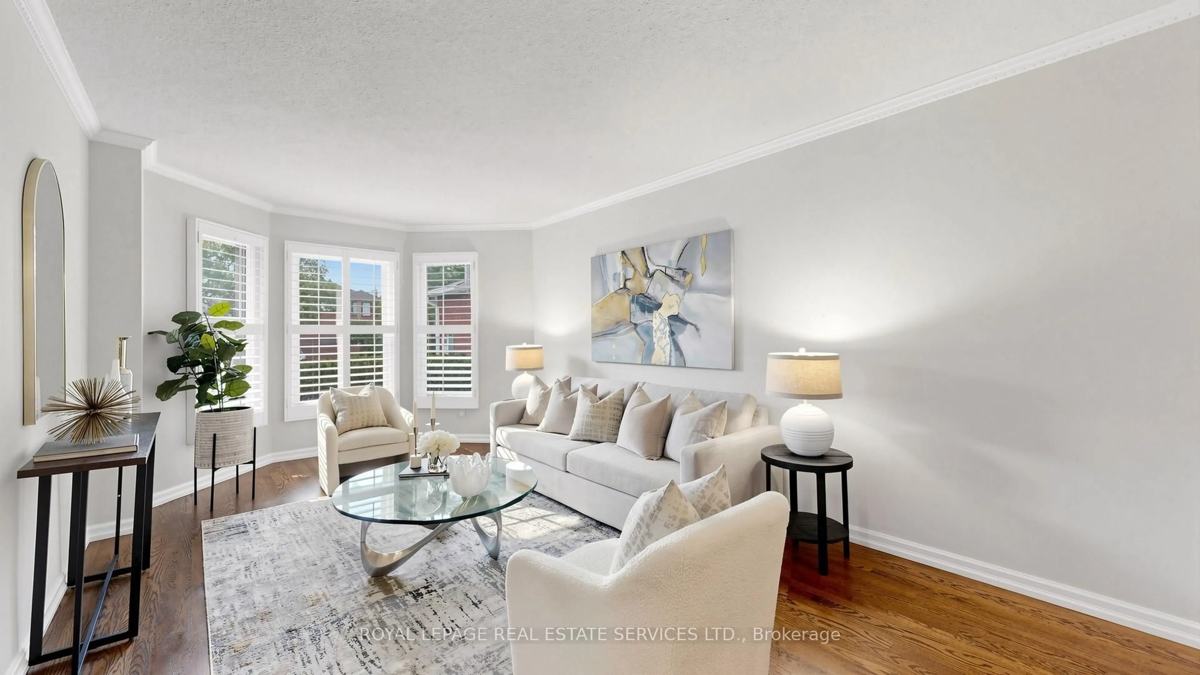 Living room with furniture, unknown for 15 Maxwell Crt, Vaughan Ontario L4J 6Y3