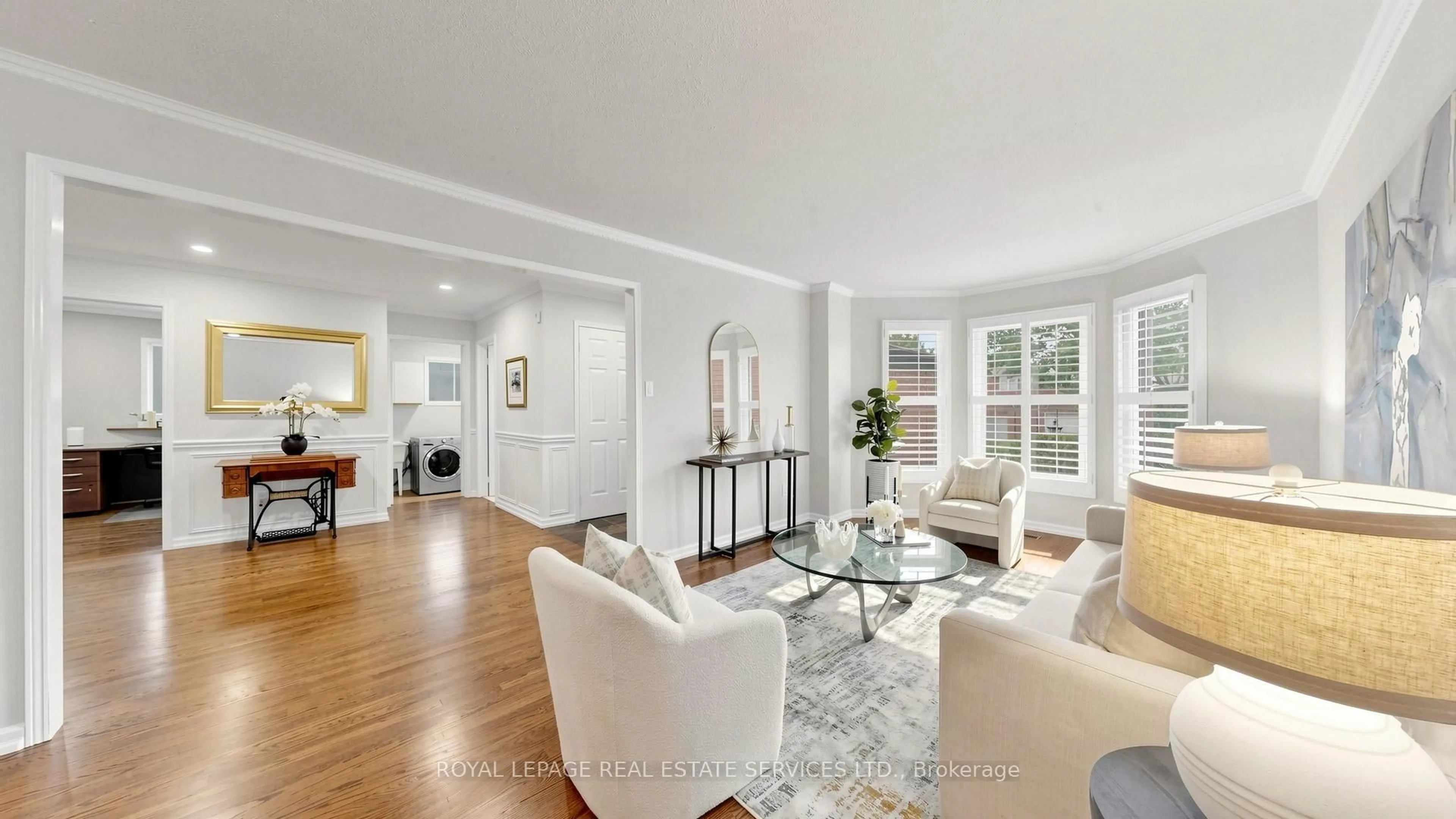 Living room with furniture, unknown for 15 Maxwell Crt, Vaughan Ontario L4J 6Y3