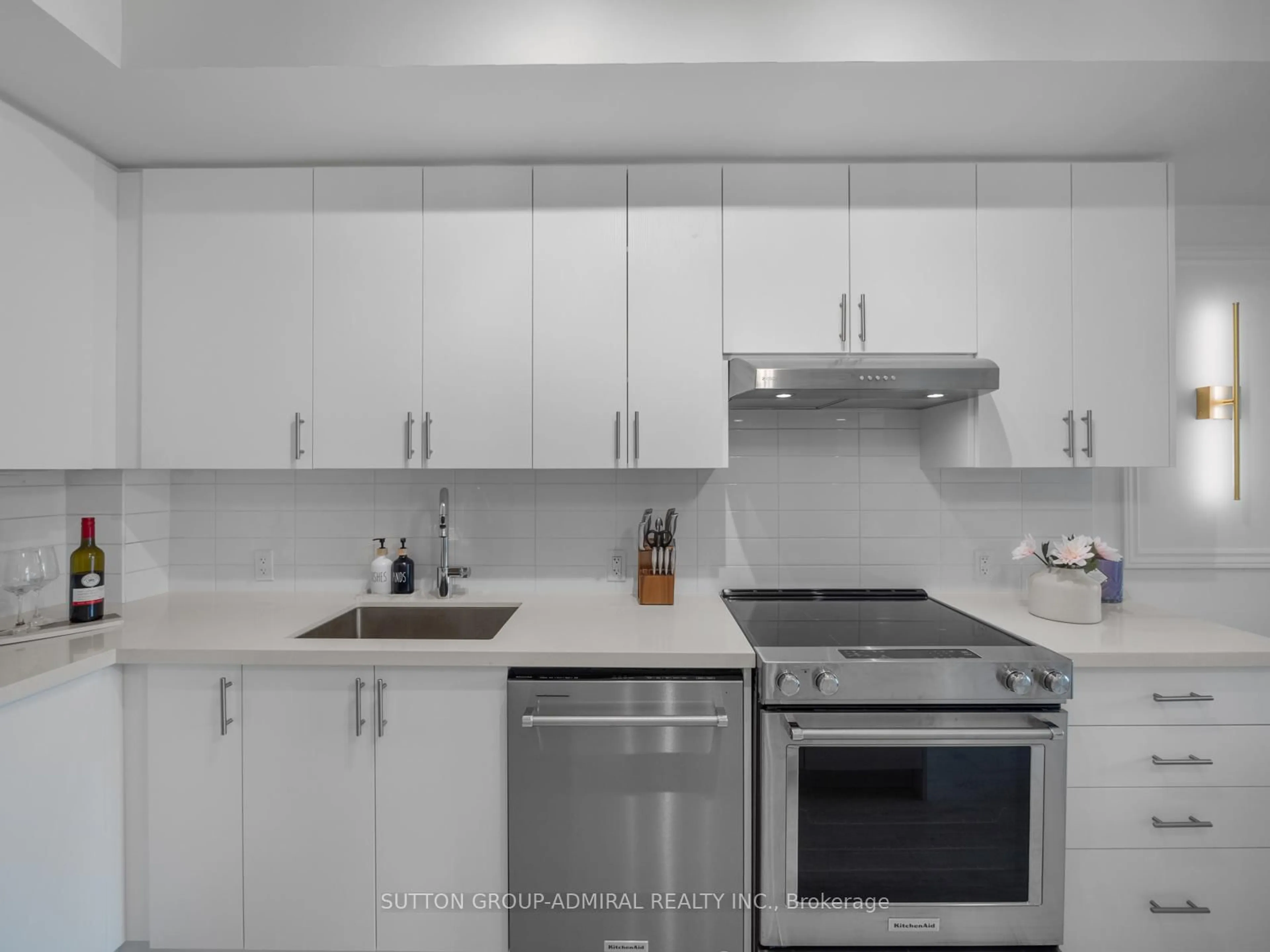 Standard kitchen, unknown for 8960 Jane St #2116, Vaughan Ontario L4K 2M9