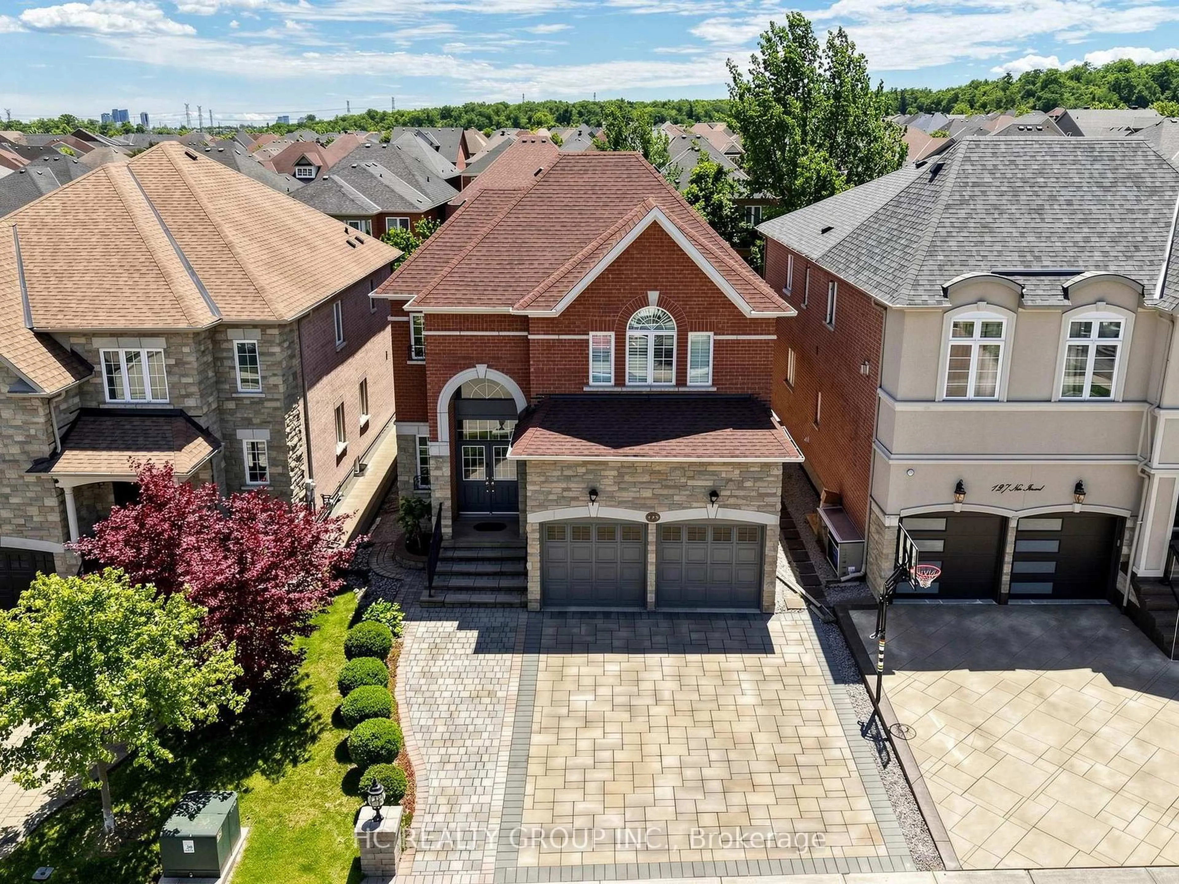 A pic from outside/outdoor area/front of a property/back of a property/a pic from drone, street for 123 Ner Israel Dr, Vaughan Ontario L4J 9L1