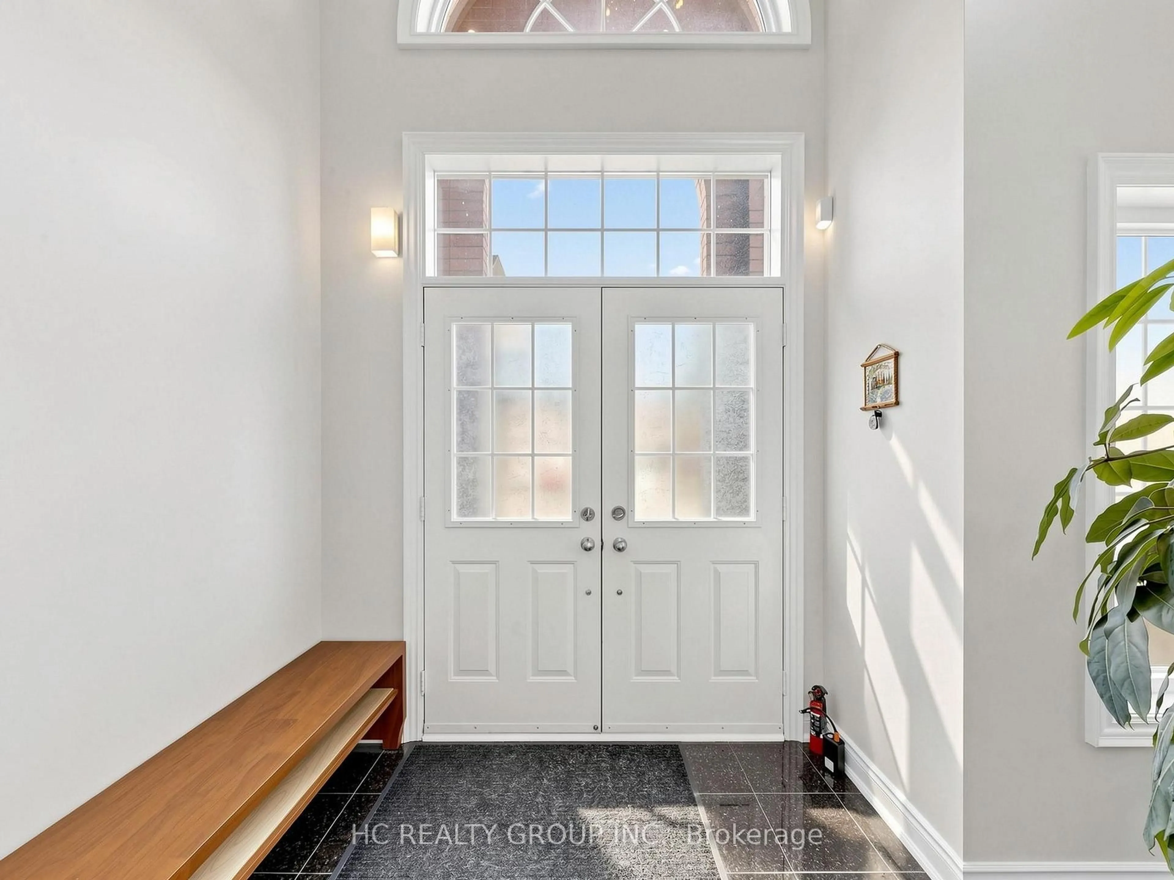 Indoor entryway for 123 Ner Israel Dr, Vaughan Ontario L4J 9L1