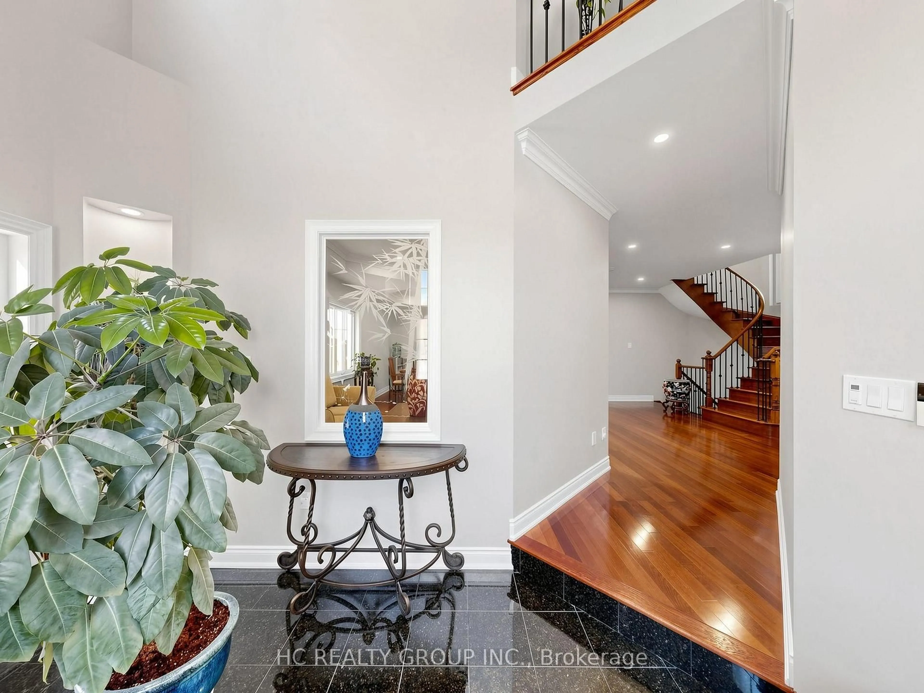 Indoor entryway for 123 Ner Israel Dr, Vaughan Ontario L4J 9L1