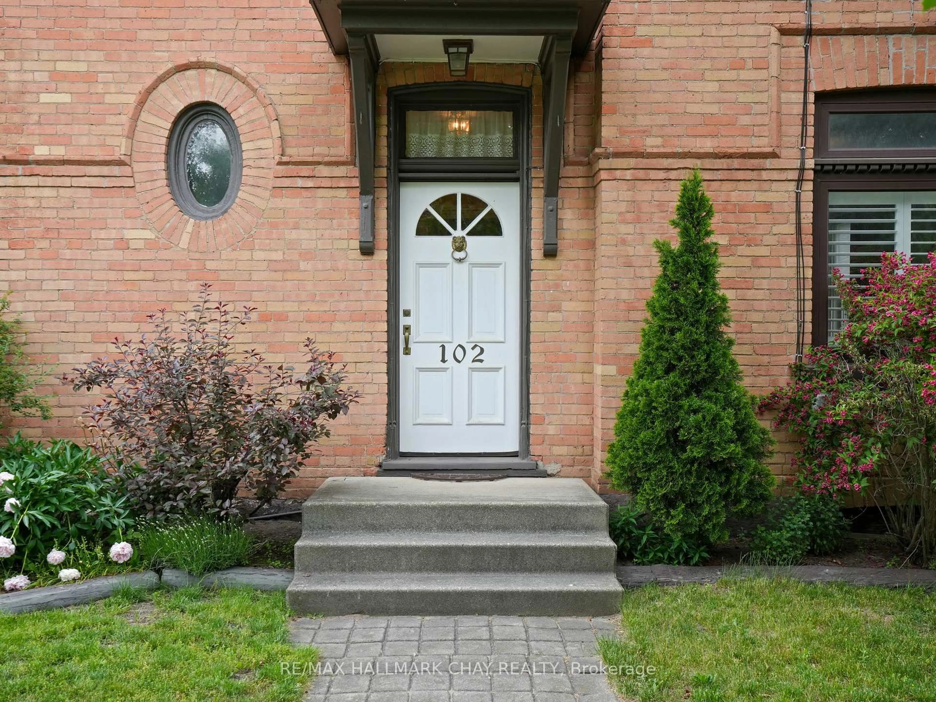 Unknown for 102 Wellington St, New Tecumseth Ontario L9R 1G7