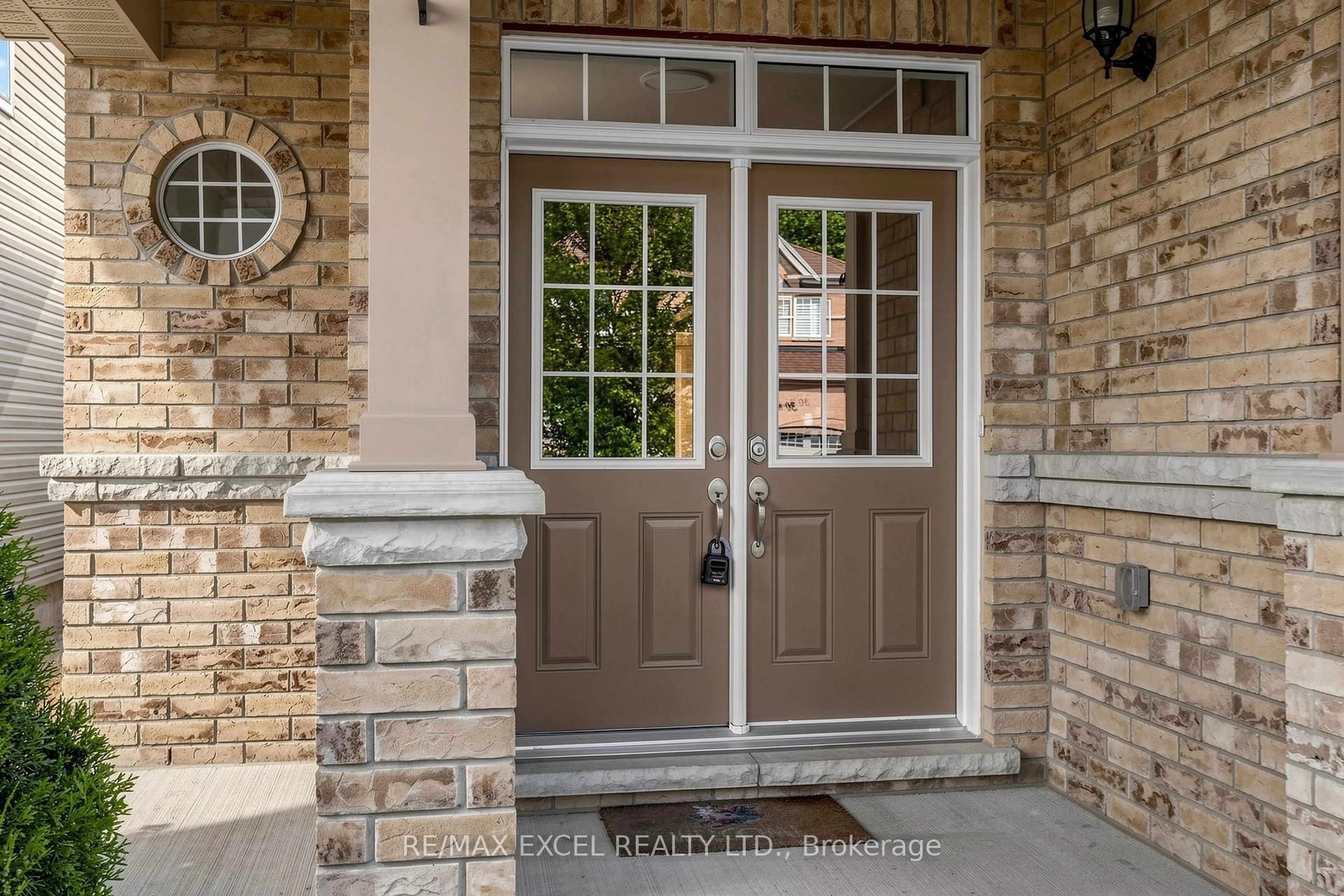 Indoor entryway for 29 Bamburg St, Georgina Ontario L0E 1R0