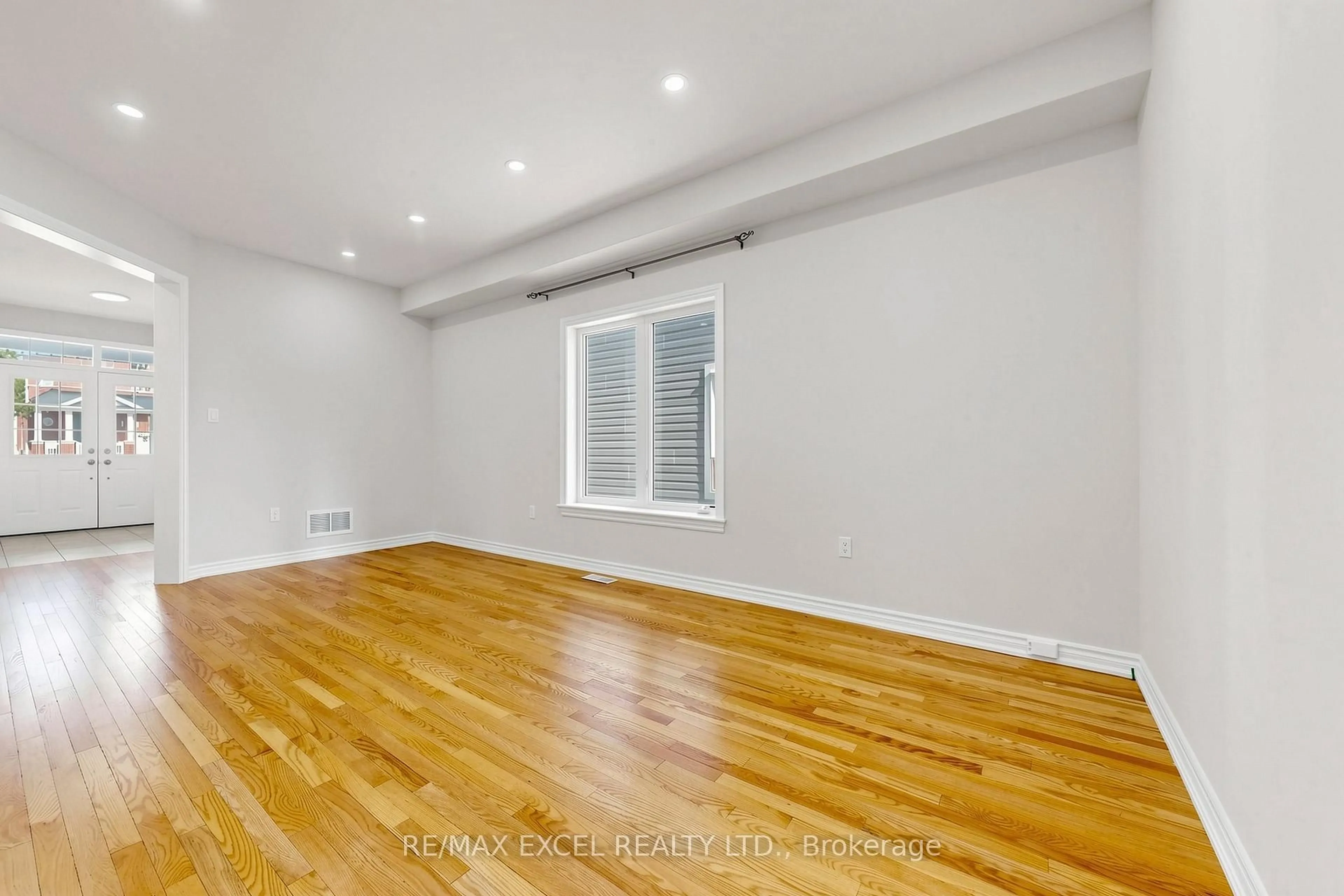 A pic of a room for 29 Bamburg St, Georgina Ontario L0E 1R0