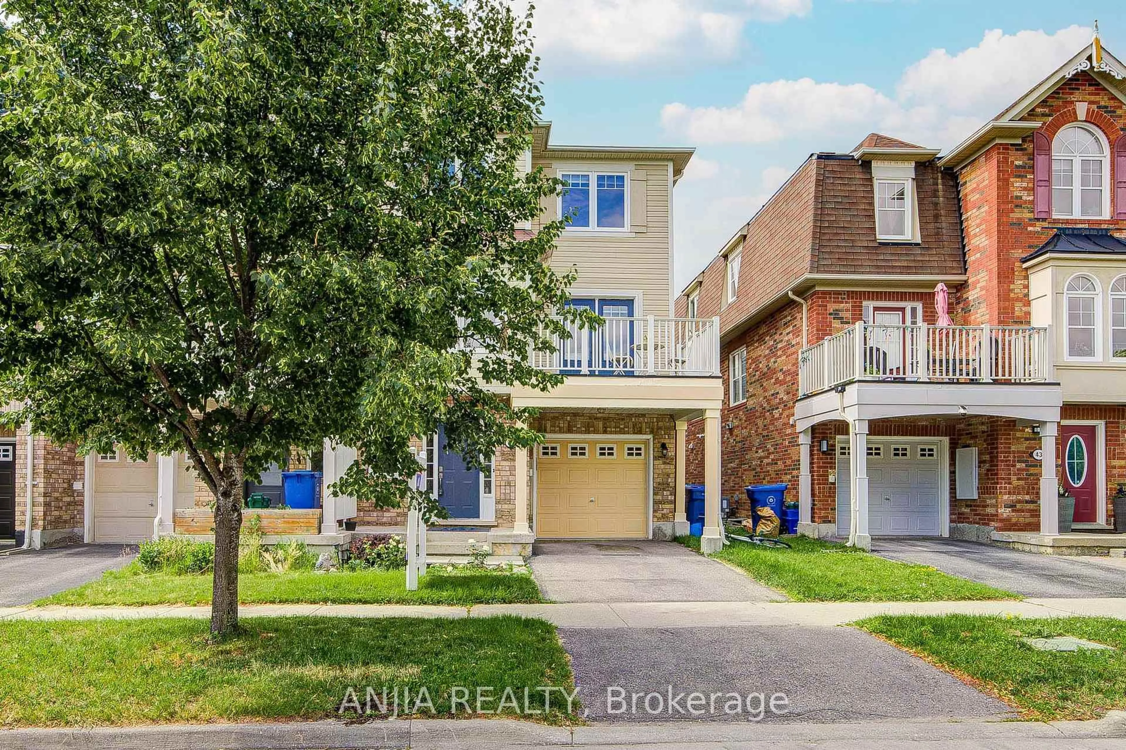 Home with brick exterior material, street for 39 Miltrose Cres, Whitchurch-Stouffville Ontario L4A 0P8