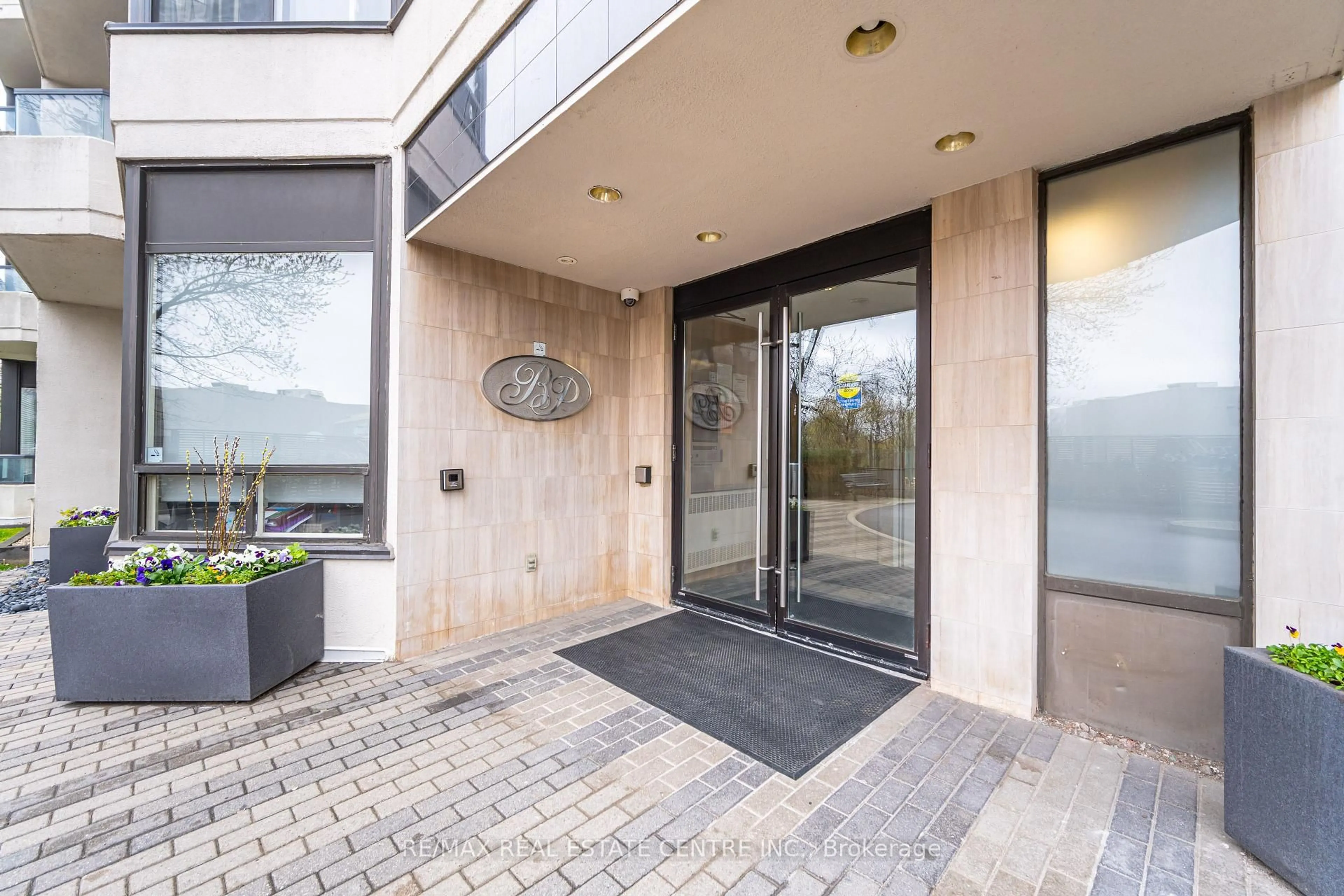 Indoor foyer for 8501 Bayview Ave #1414, Richmond Hill Ontario L4B 3J7